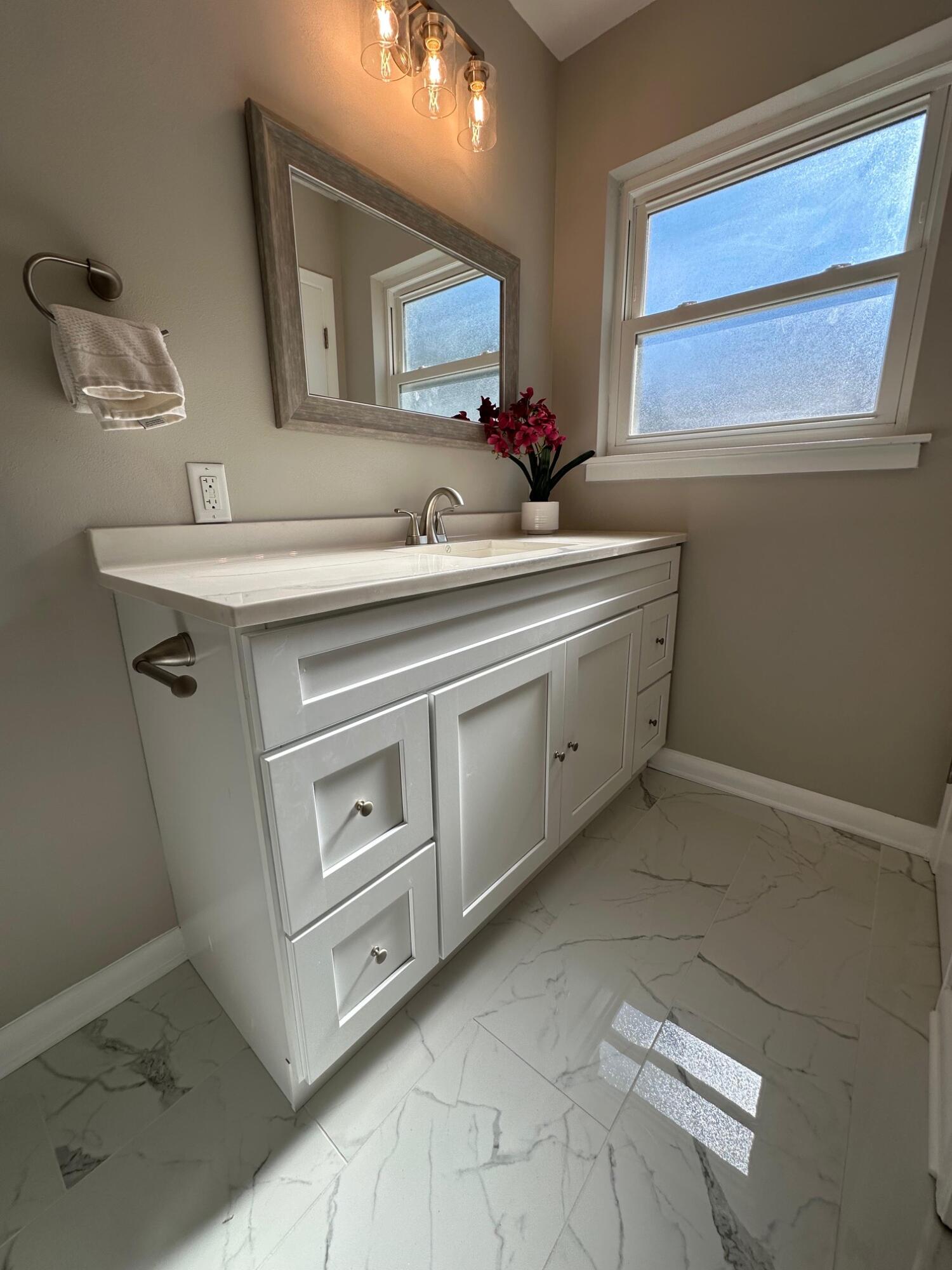 258 NW Briarwood Circle