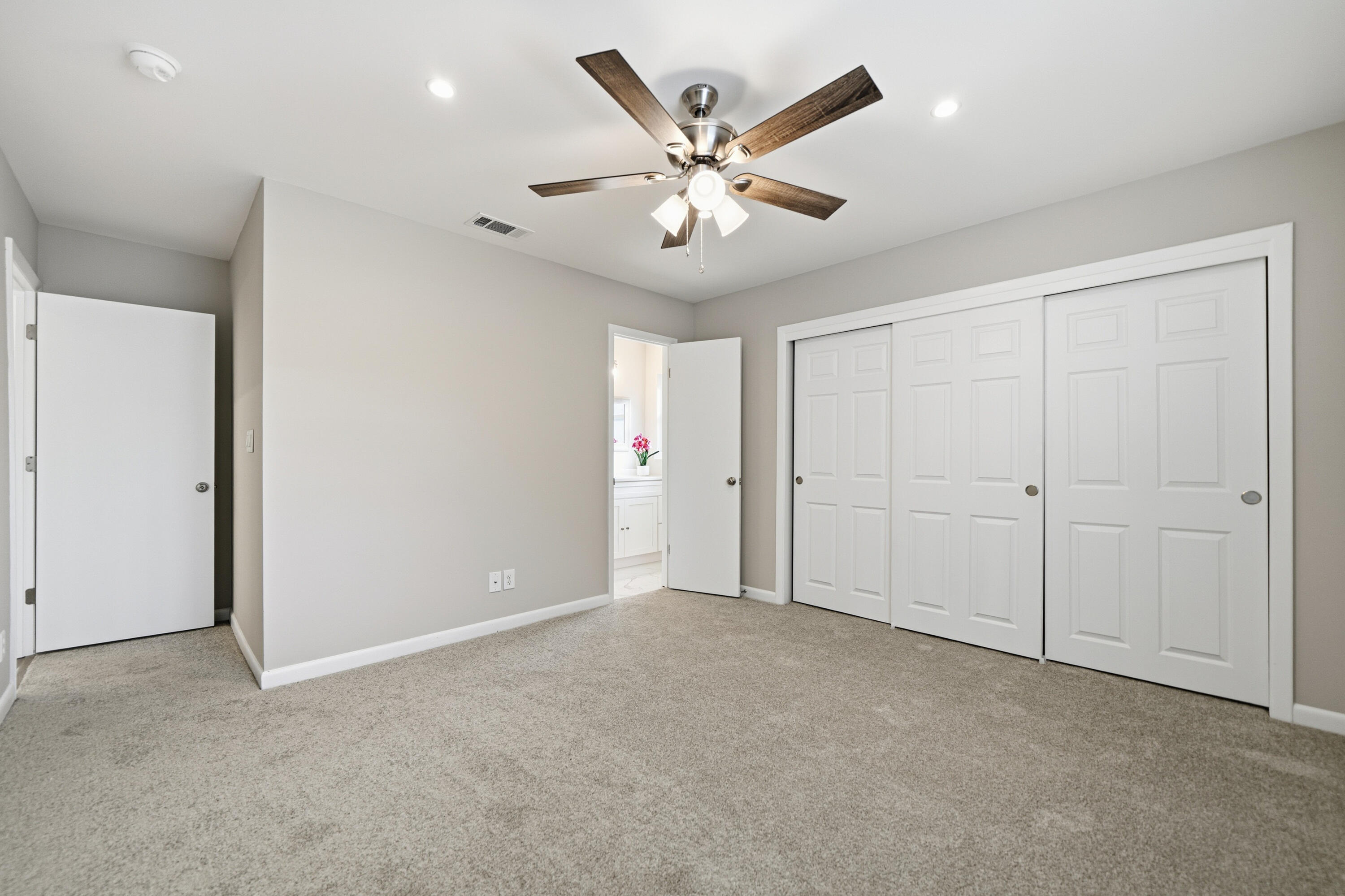 258 NW Briarwood Circle