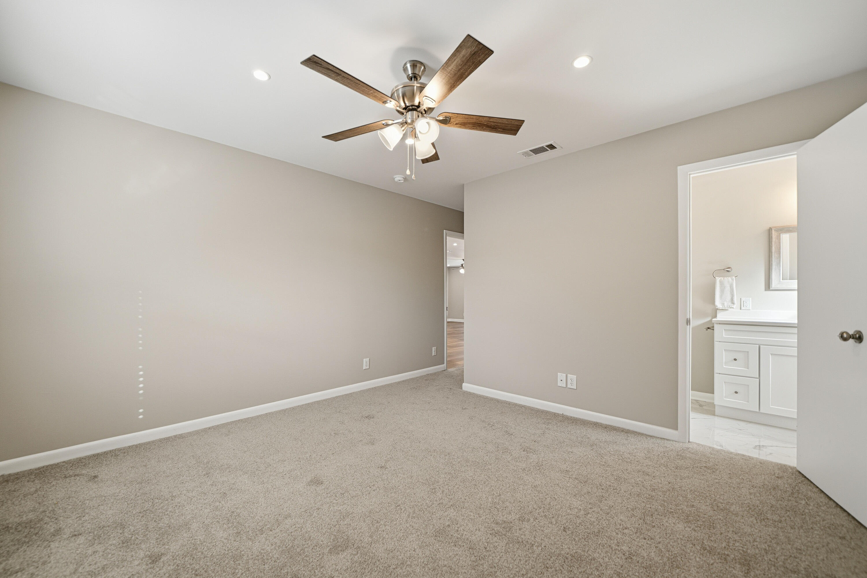 258 NW Briarwood Circle