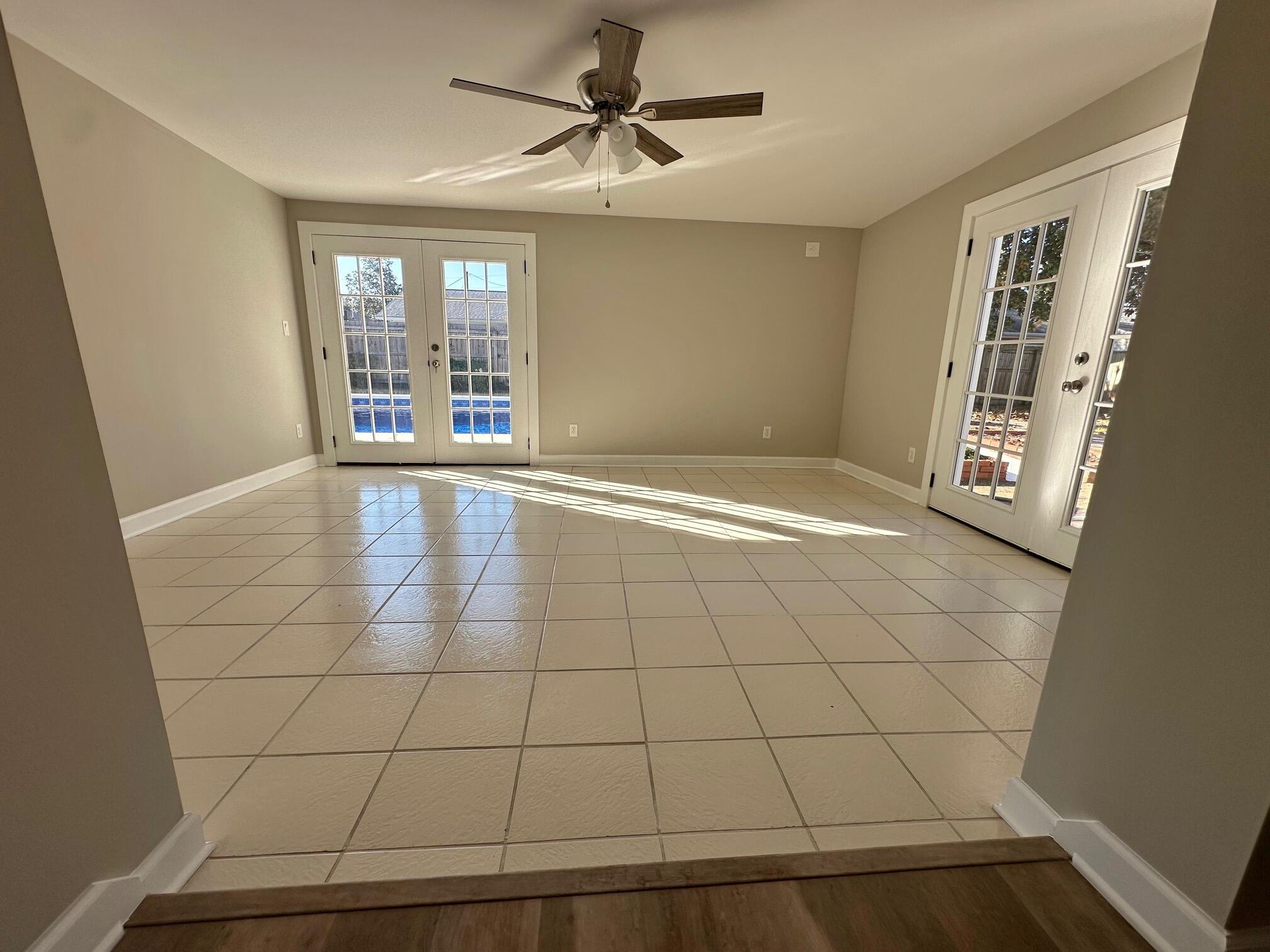 258 NW Briarwood Circle