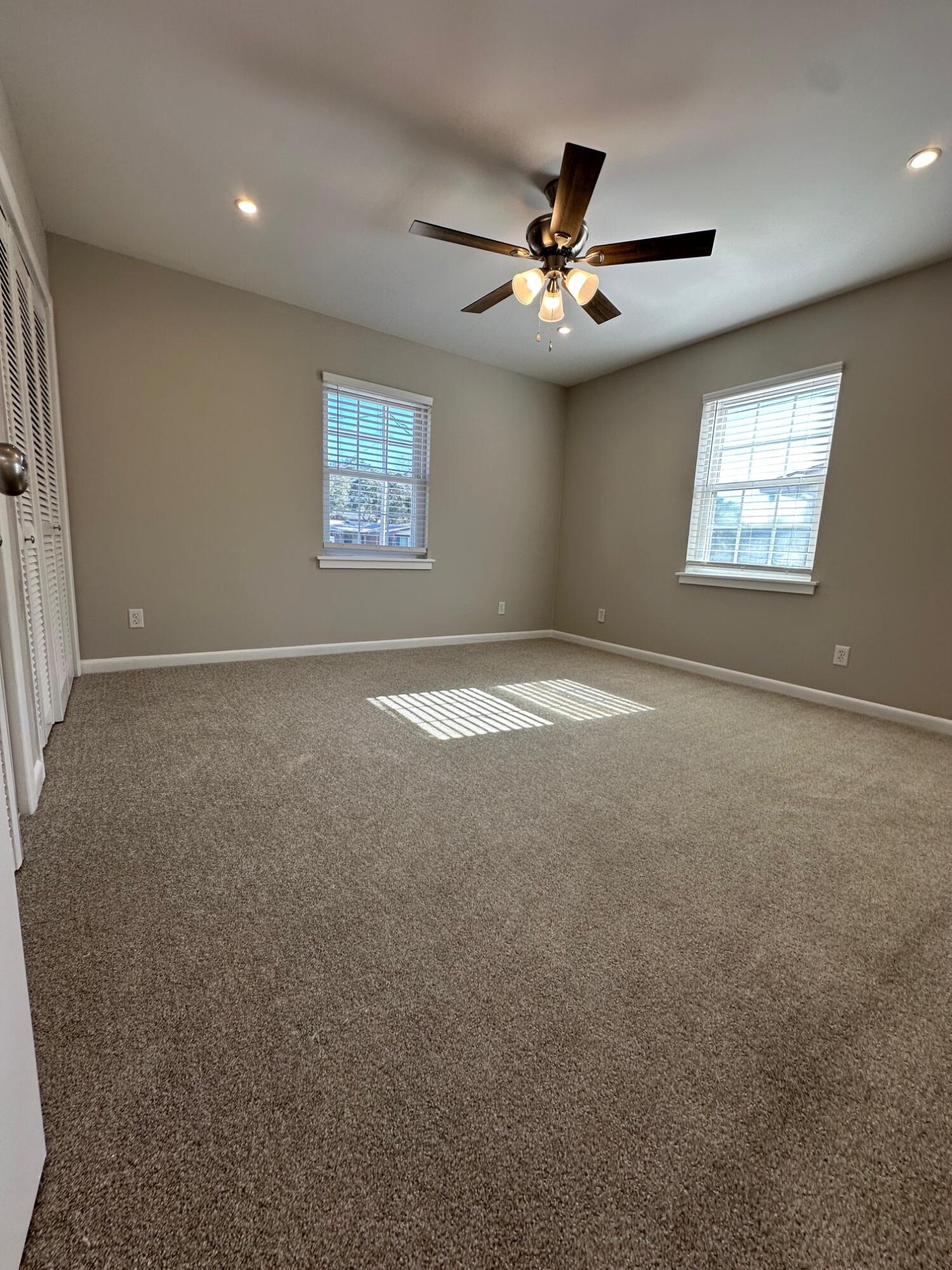 258 NW Briarwood Circle