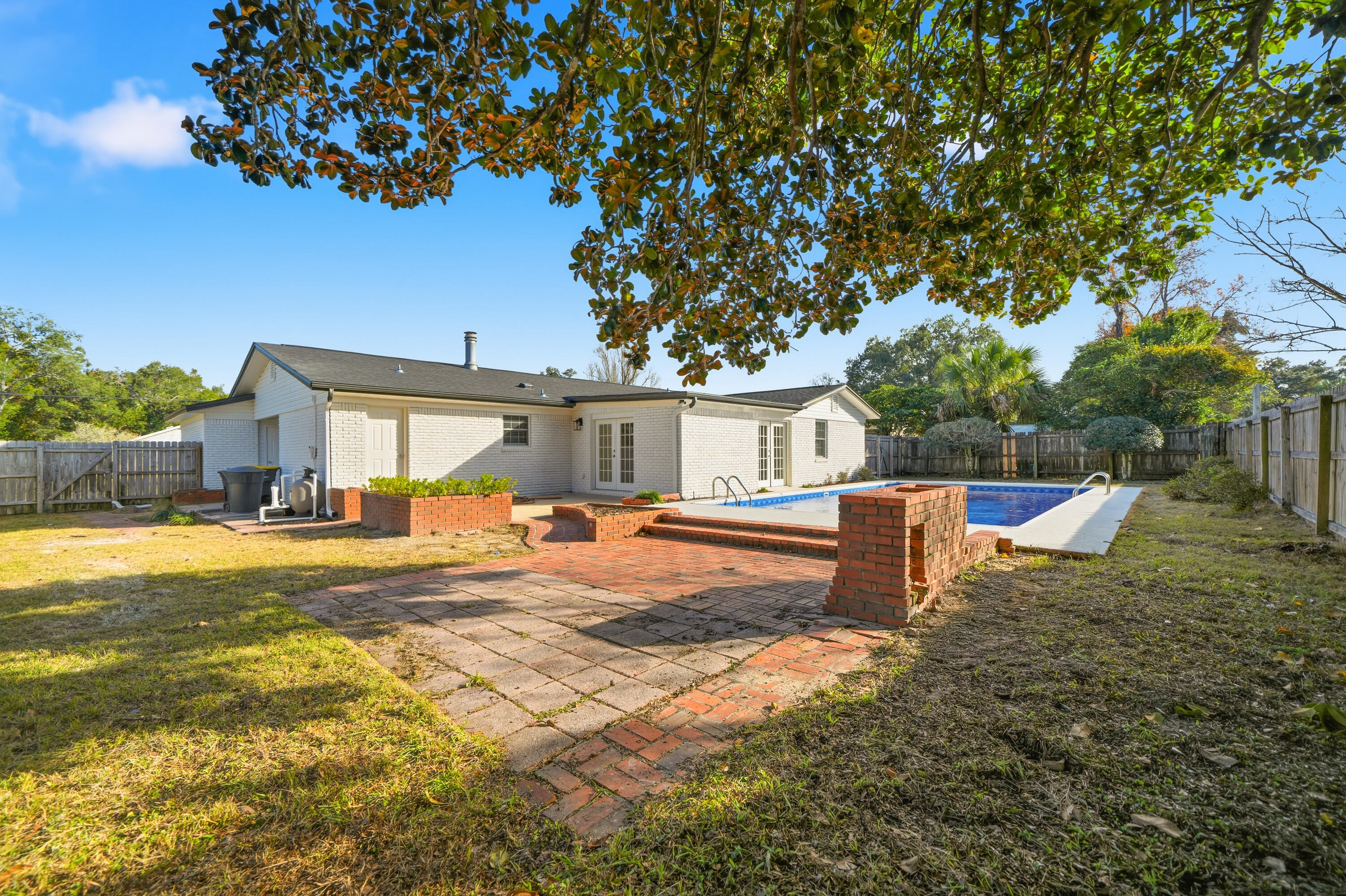 258 NW Briarwood Circle