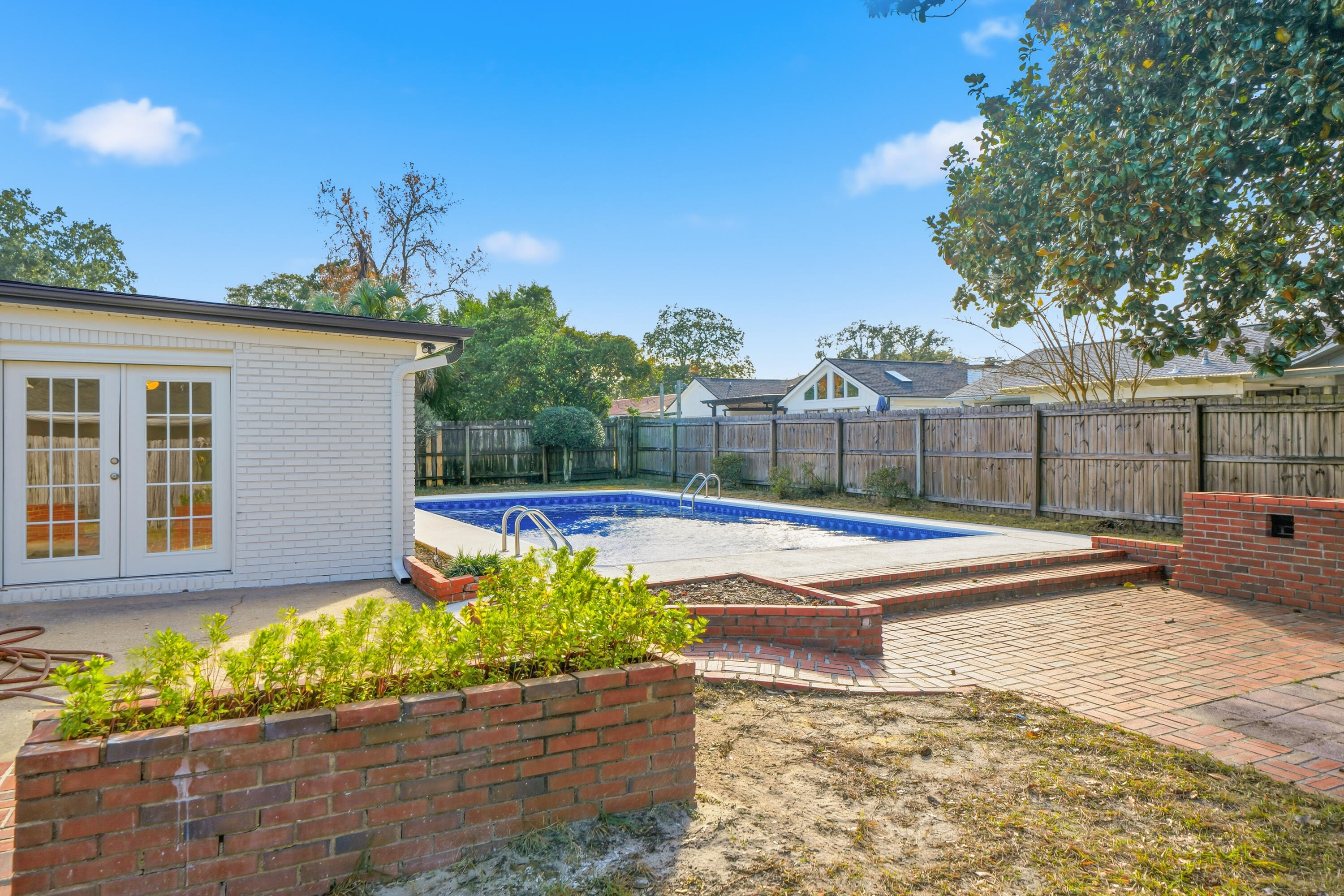 258 NW Briarwood Circle