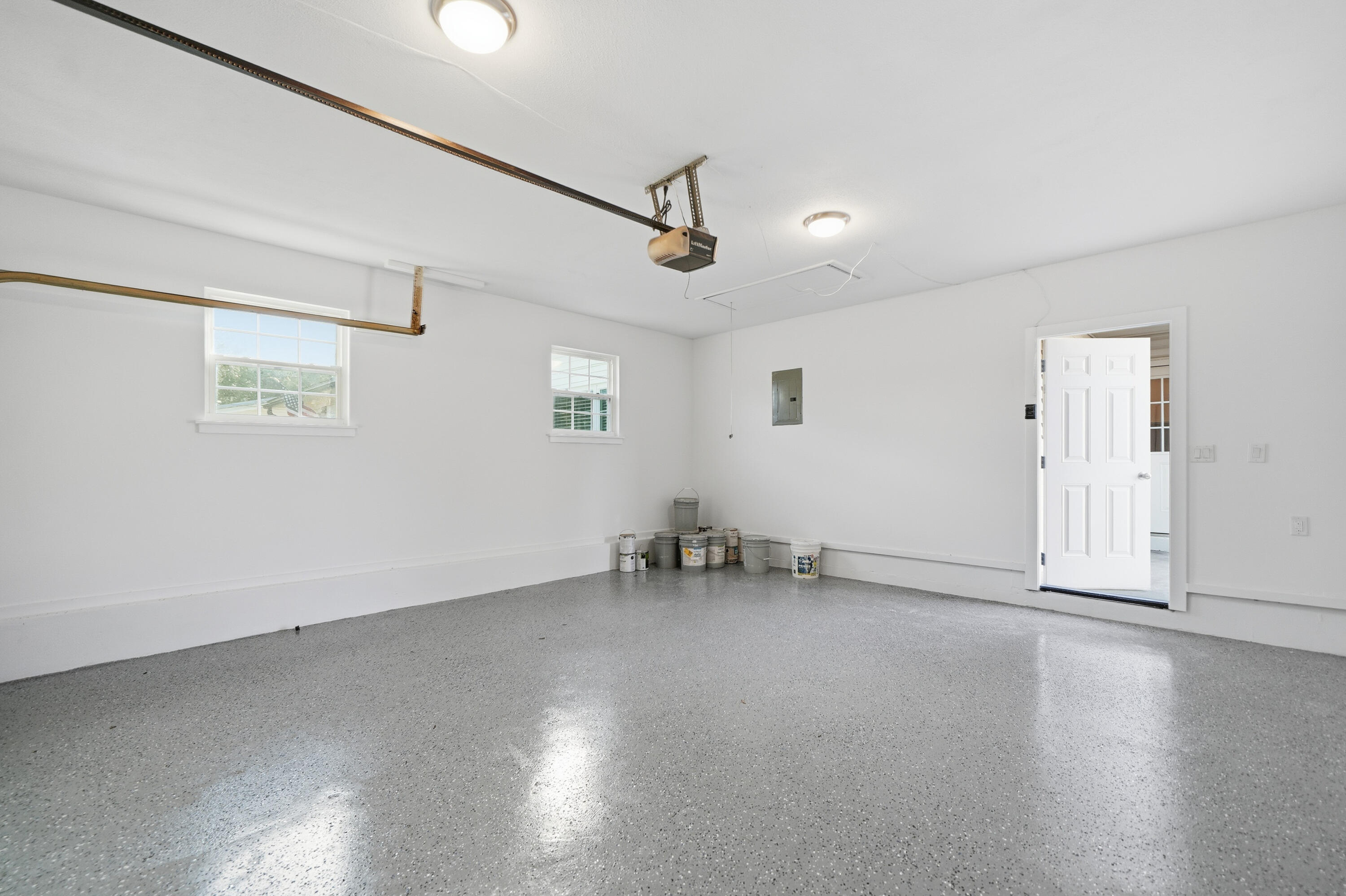 258 NW Briarwood Circle