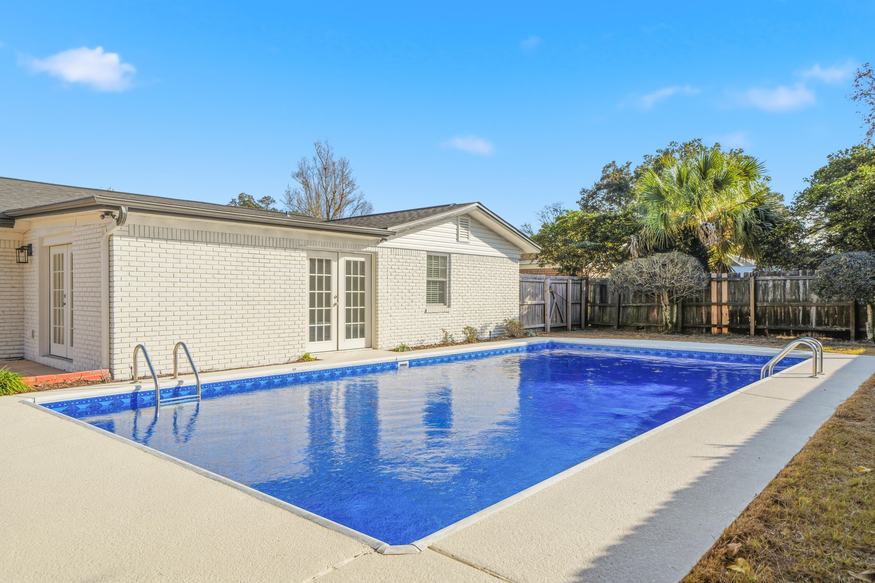 258 NW Briarwood Circle