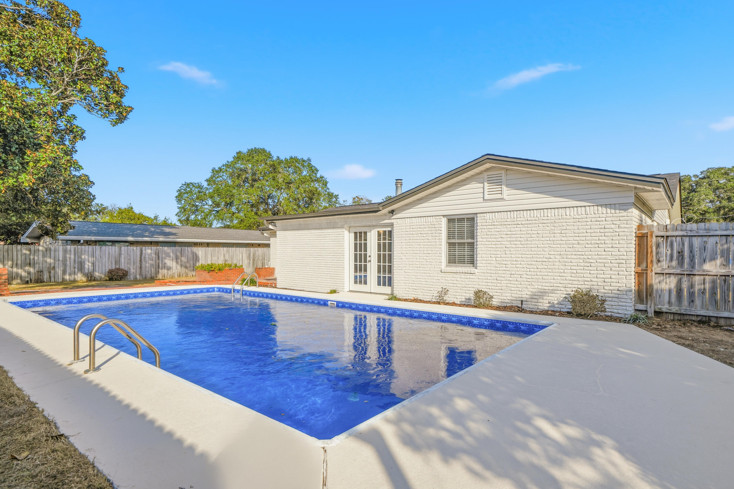 258 NW Briarwood Circle