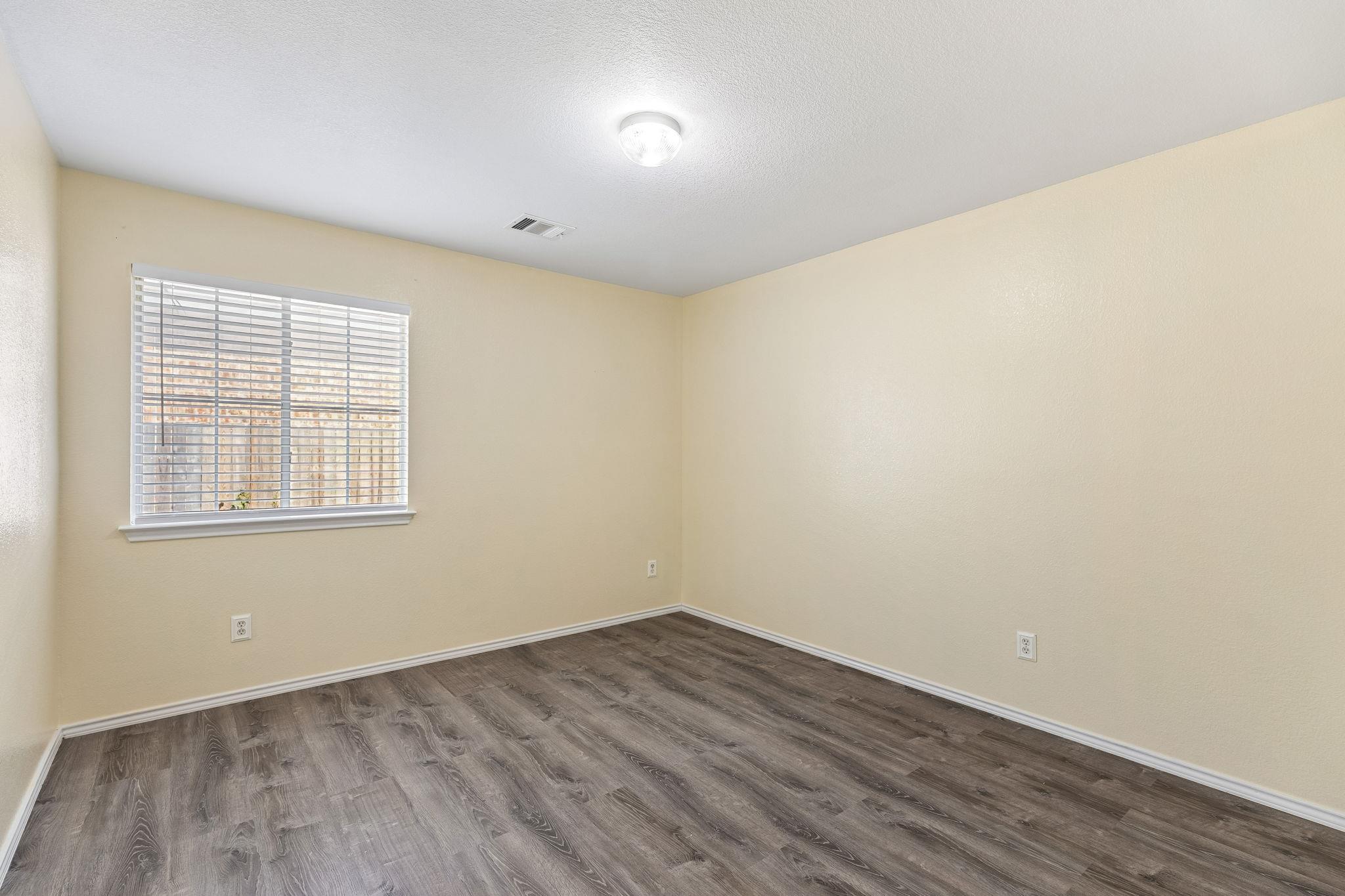 1512 Sweet Leaf LN