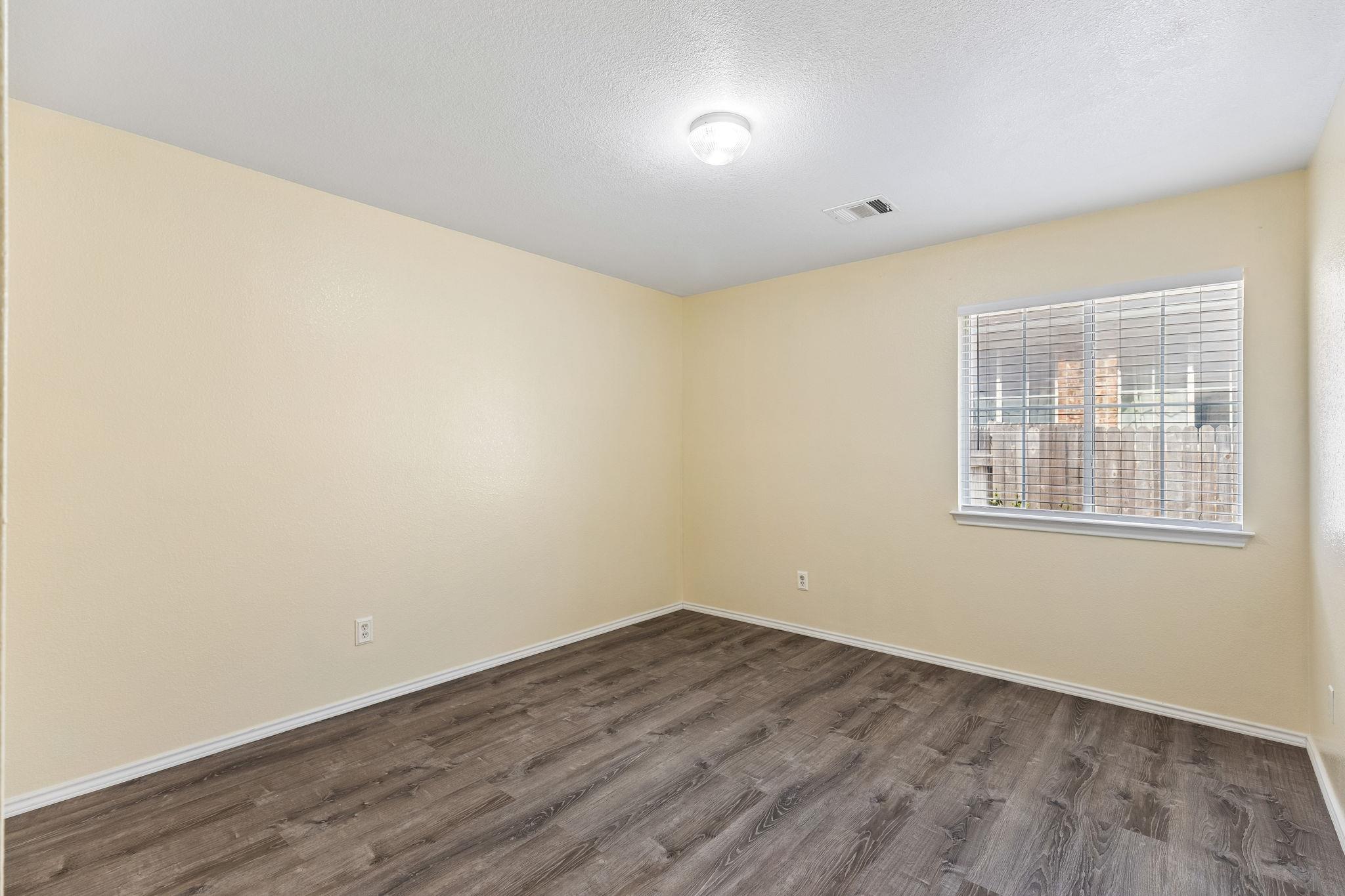 1512 Sweet Leaf LN