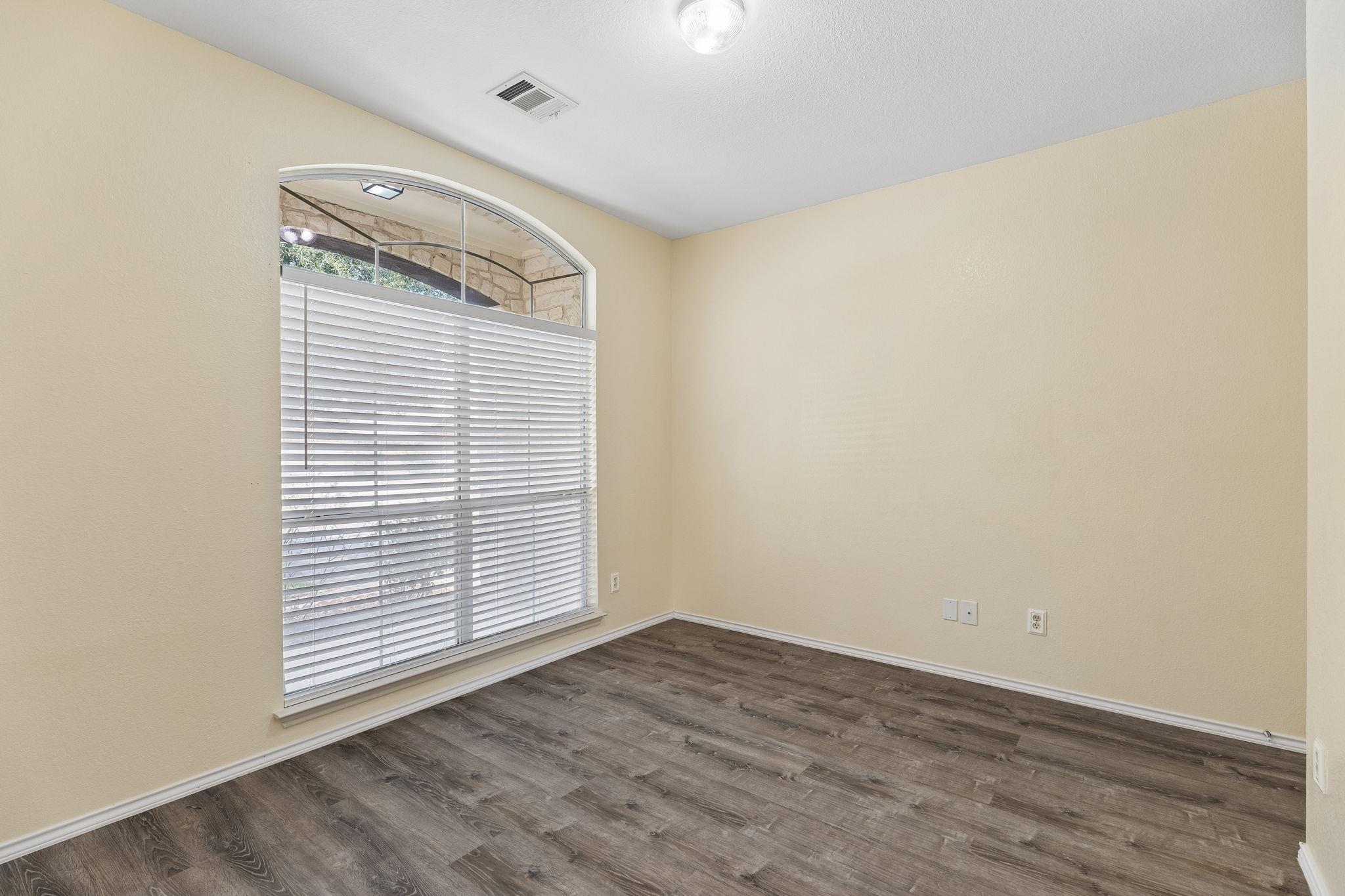 1512 Sweet Leaf LN