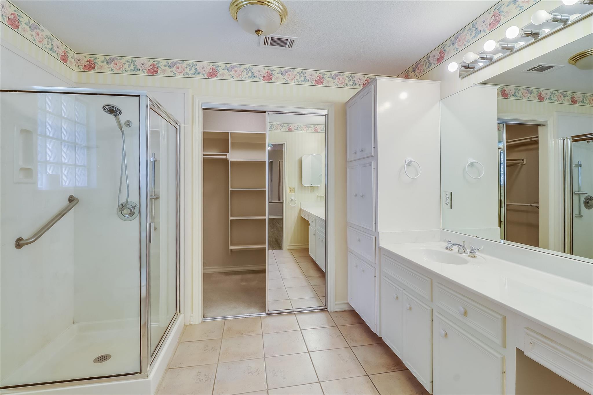 209 Village Dr Village DR
