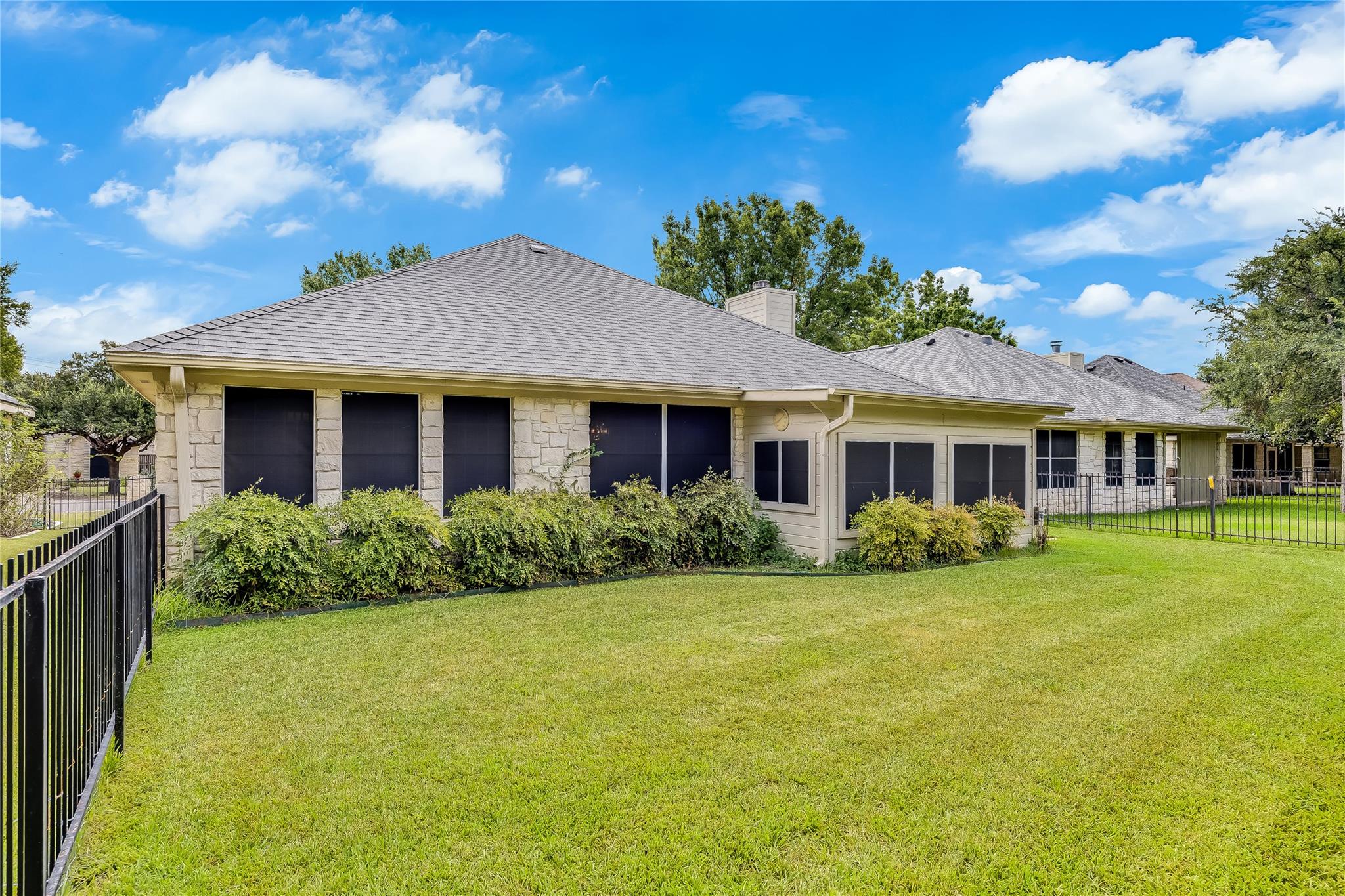 209 Village Dr Village DR