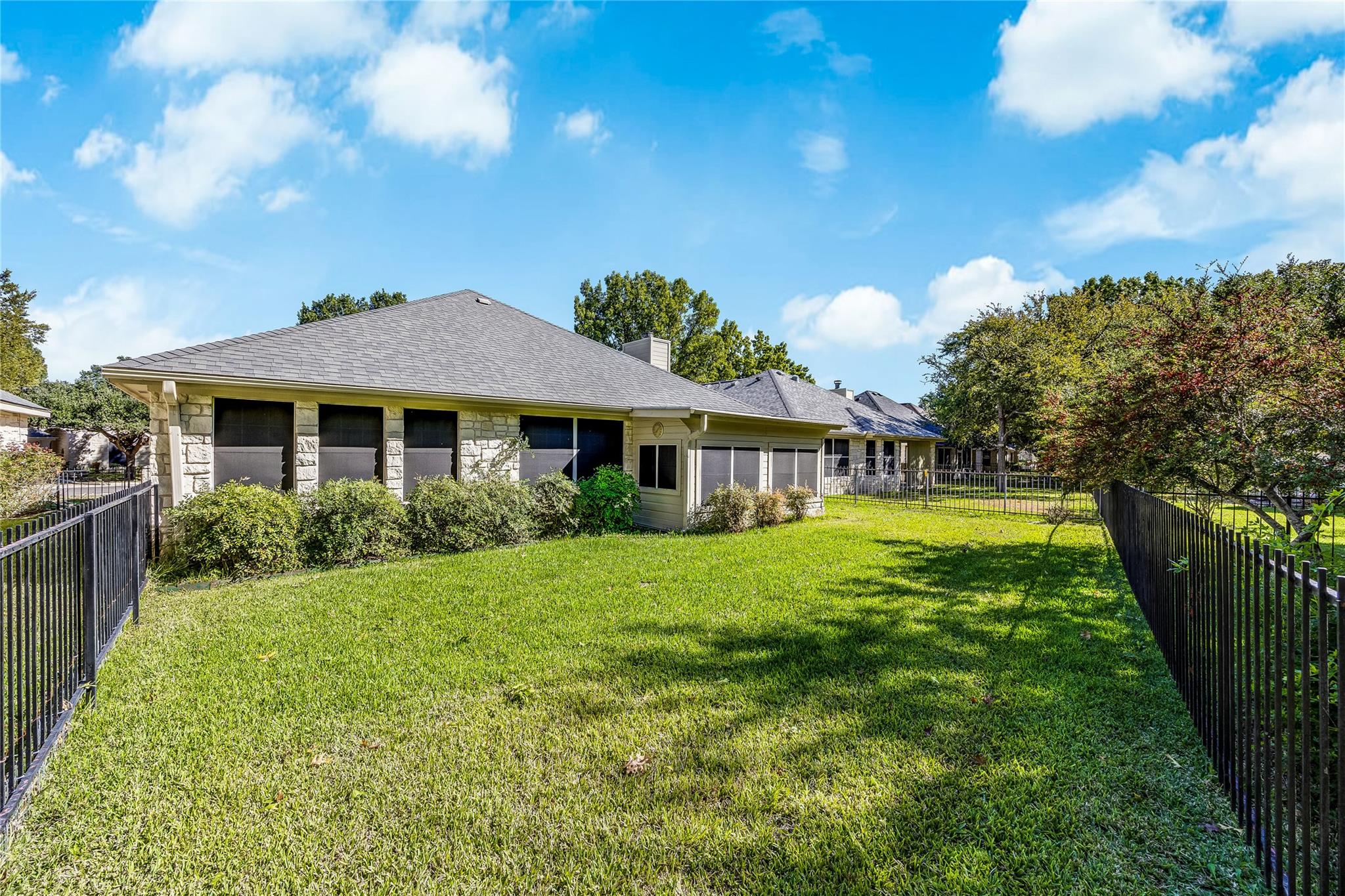 209 Village Dr Village DR