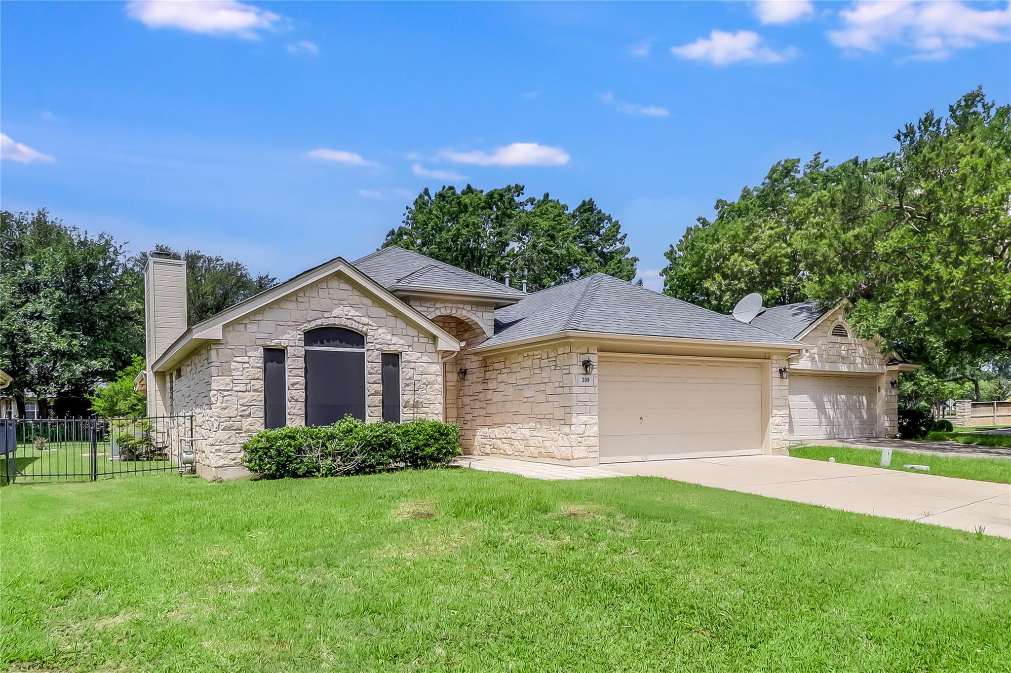 209 Village Dr Village DR