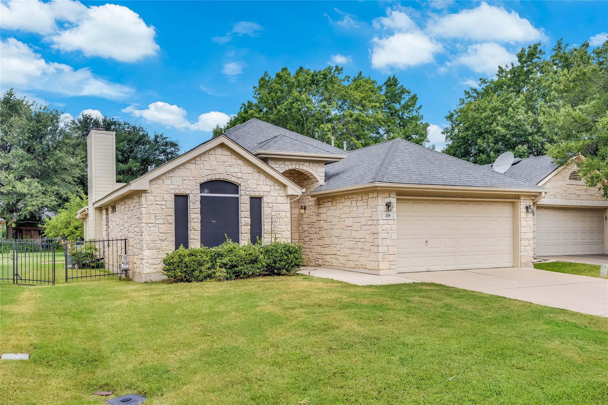 209 Village Dr Village DR
