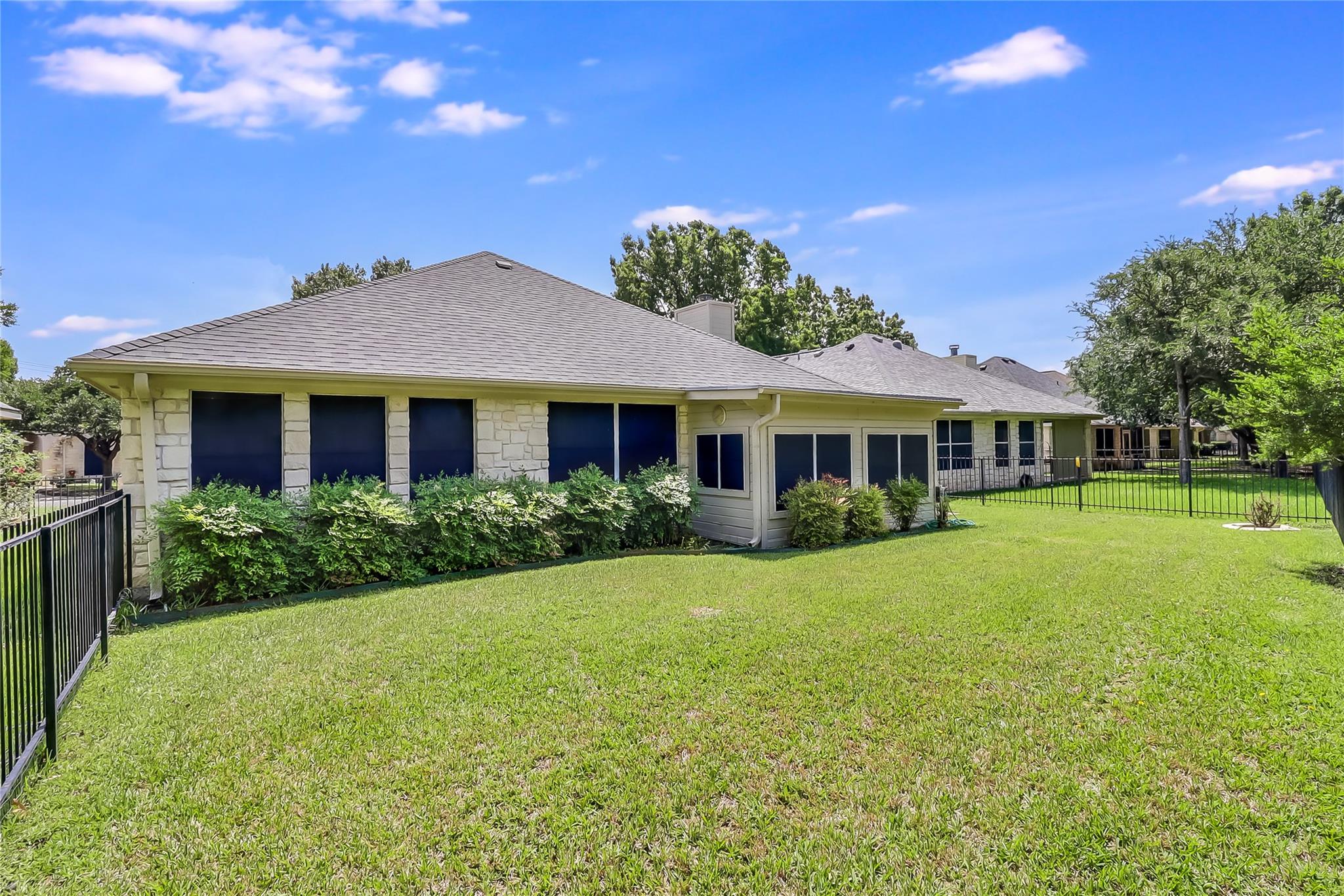 209 Village Dr Village DR