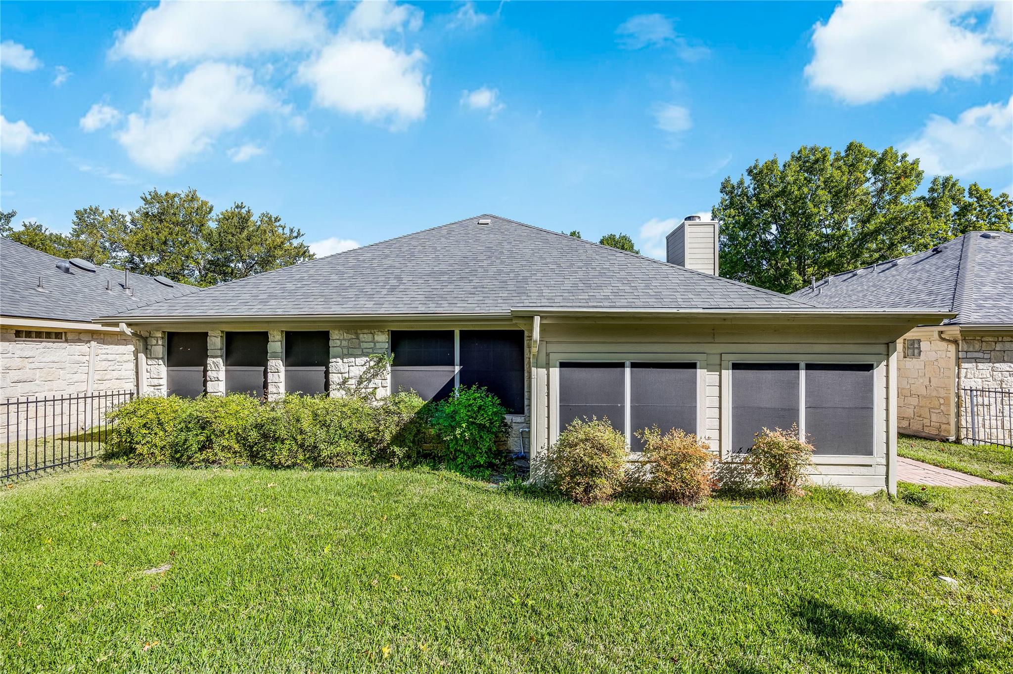 209 Village Dr Village DR