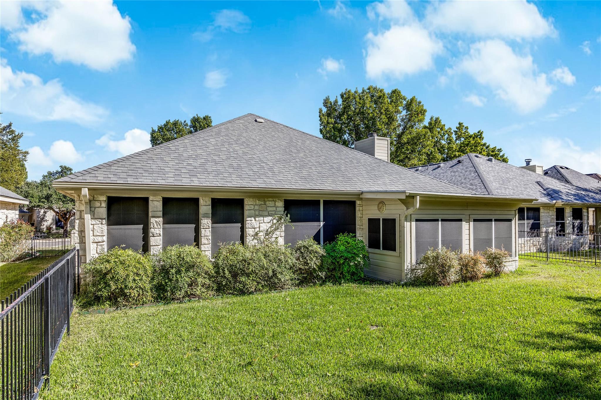 209 Village Dr Village DR