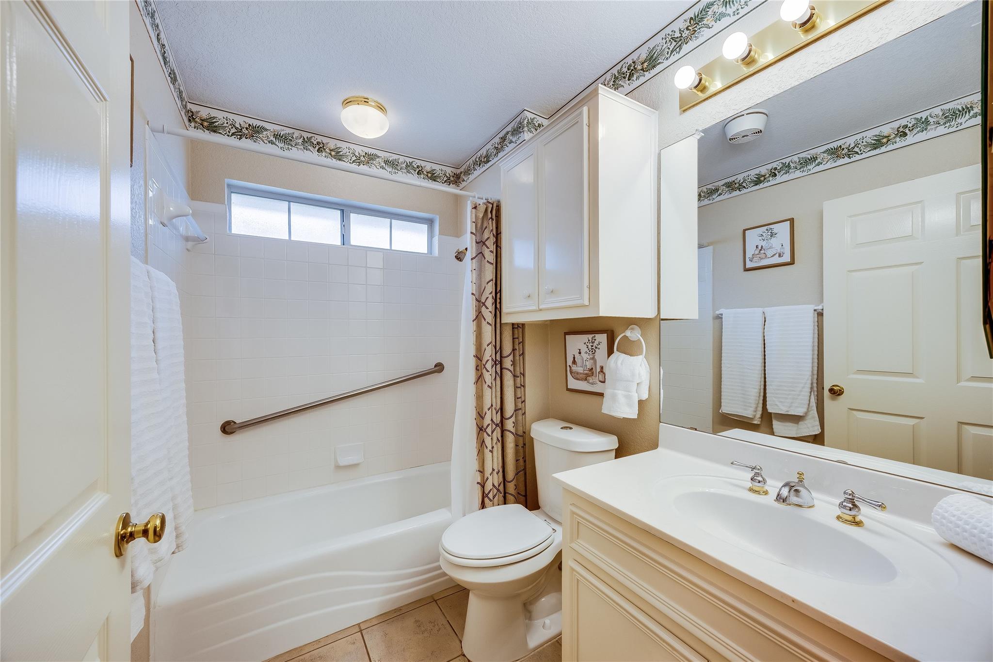 209 Village Dr Village DR