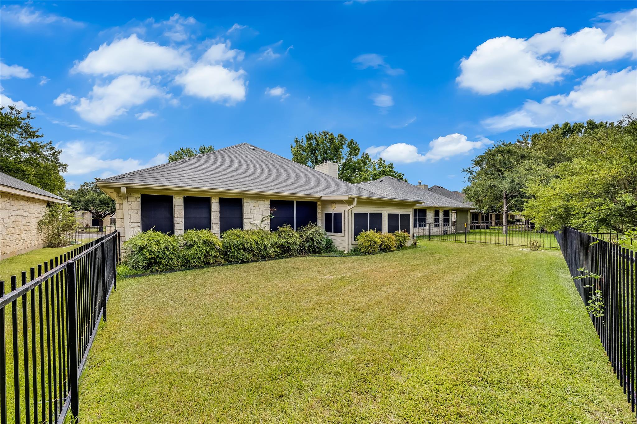 209 Village Dr Village DR