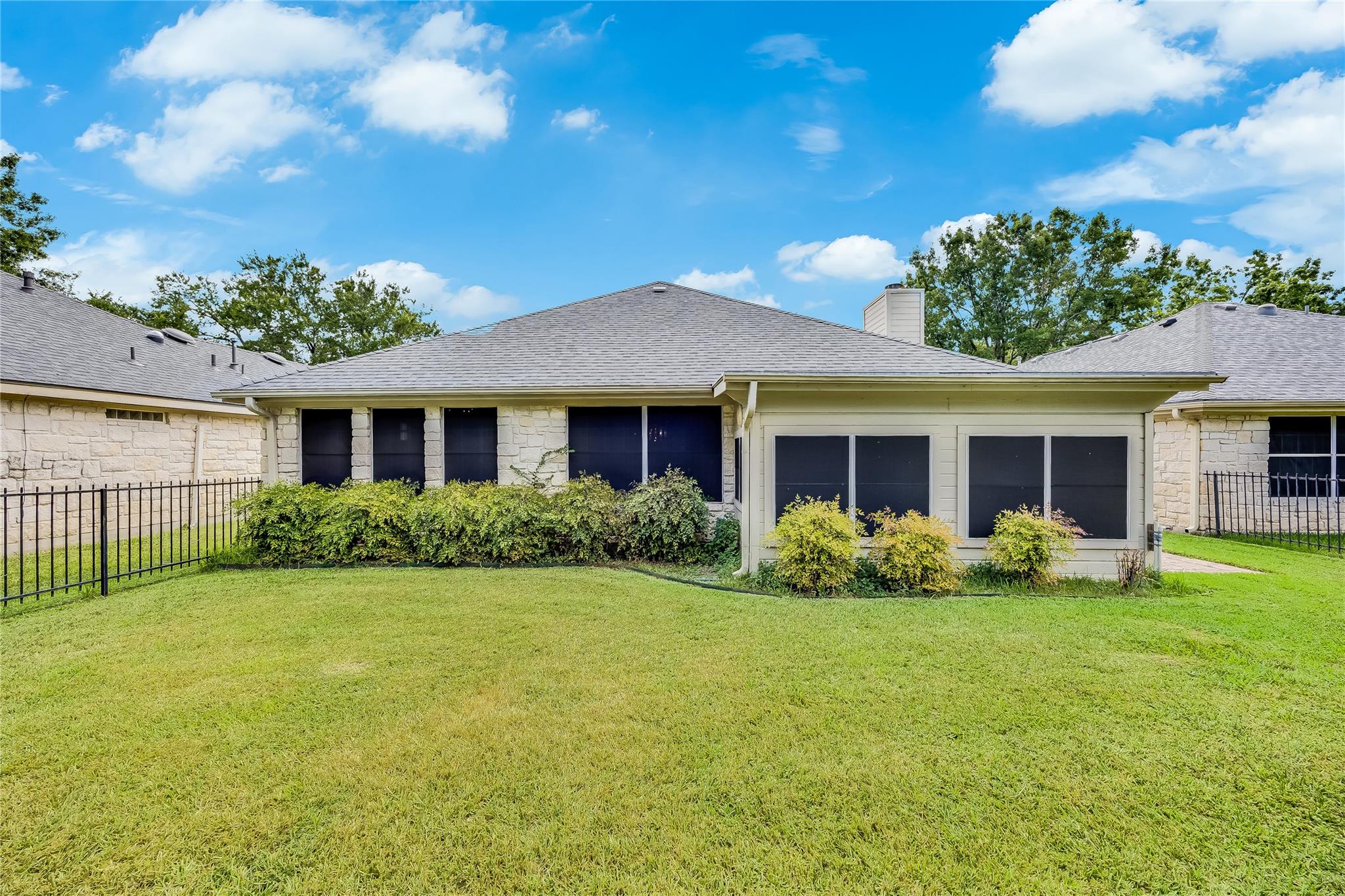 209 Village Dr Village DR