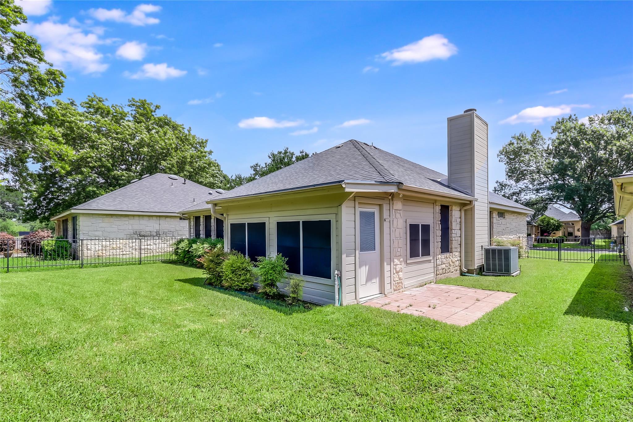 209 Village Dr Village DR