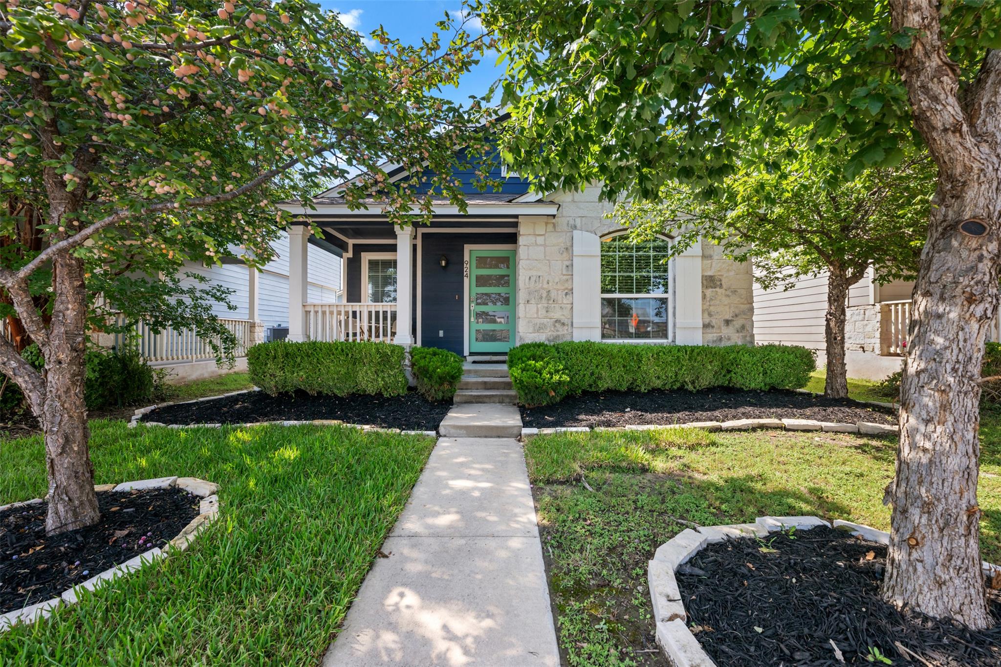 924 Lost Pines LN