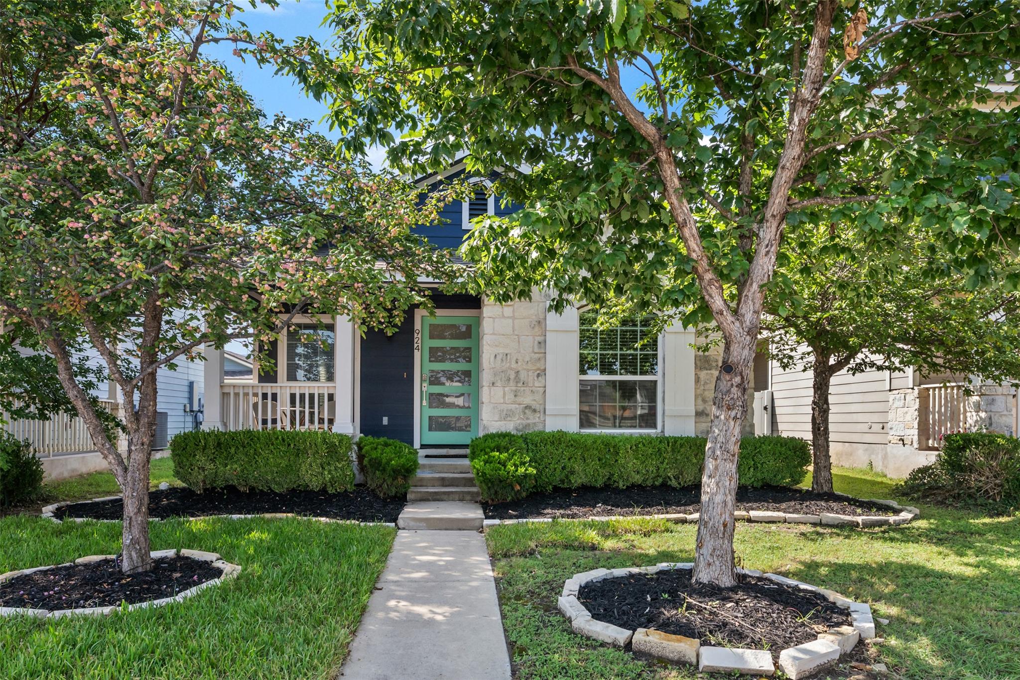 924 Lost Pines LN
