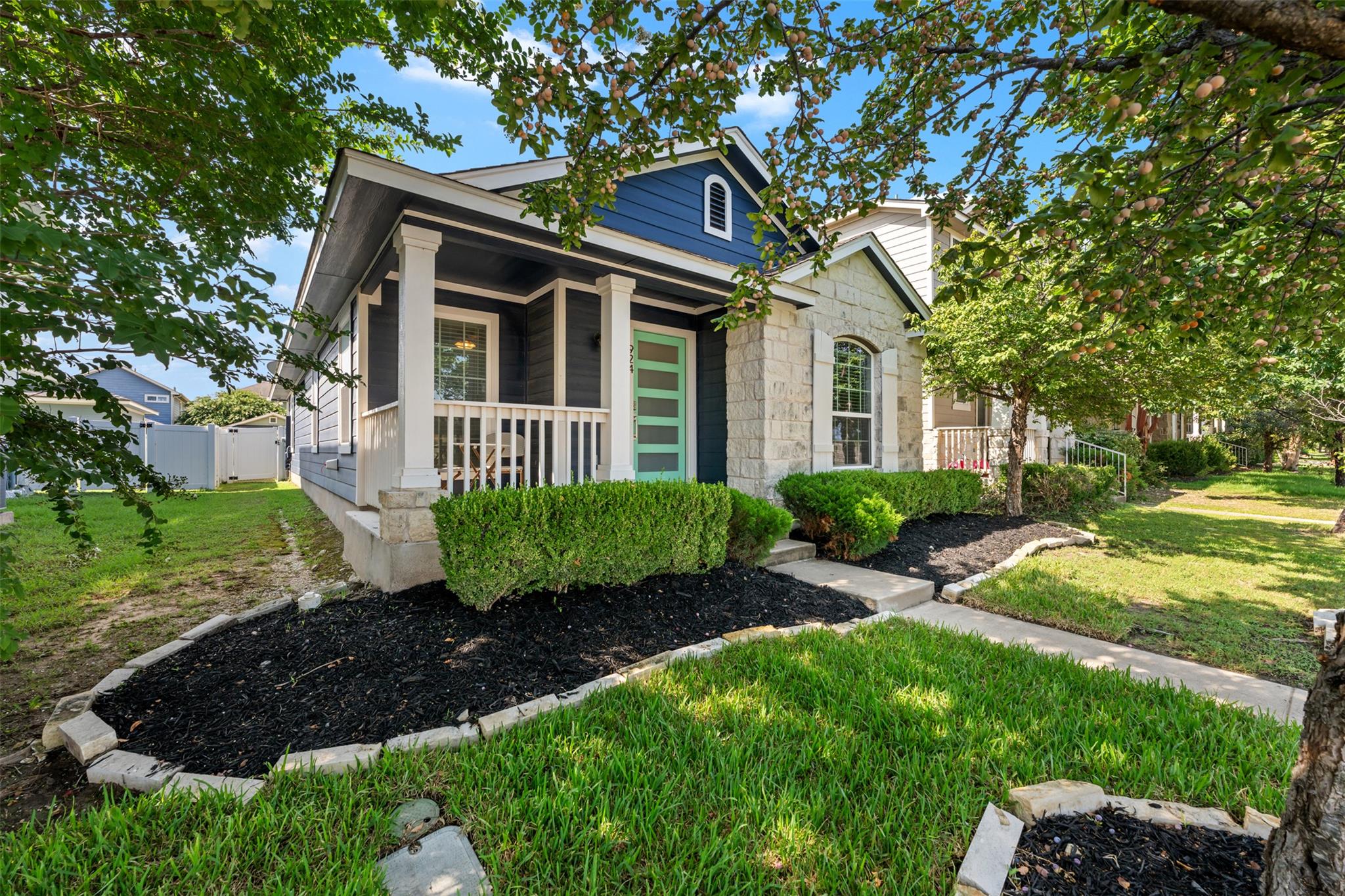 924 Lost Pines LN