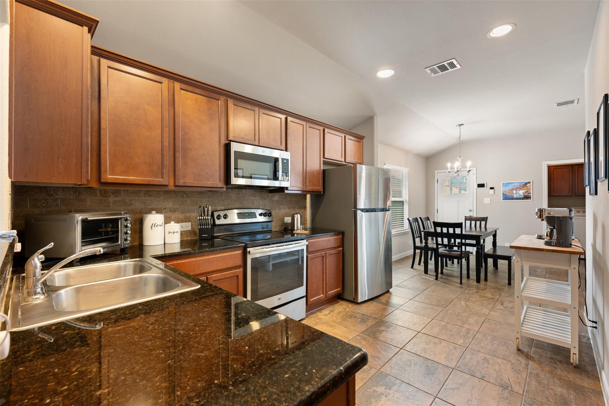 924 Lost Pines LN