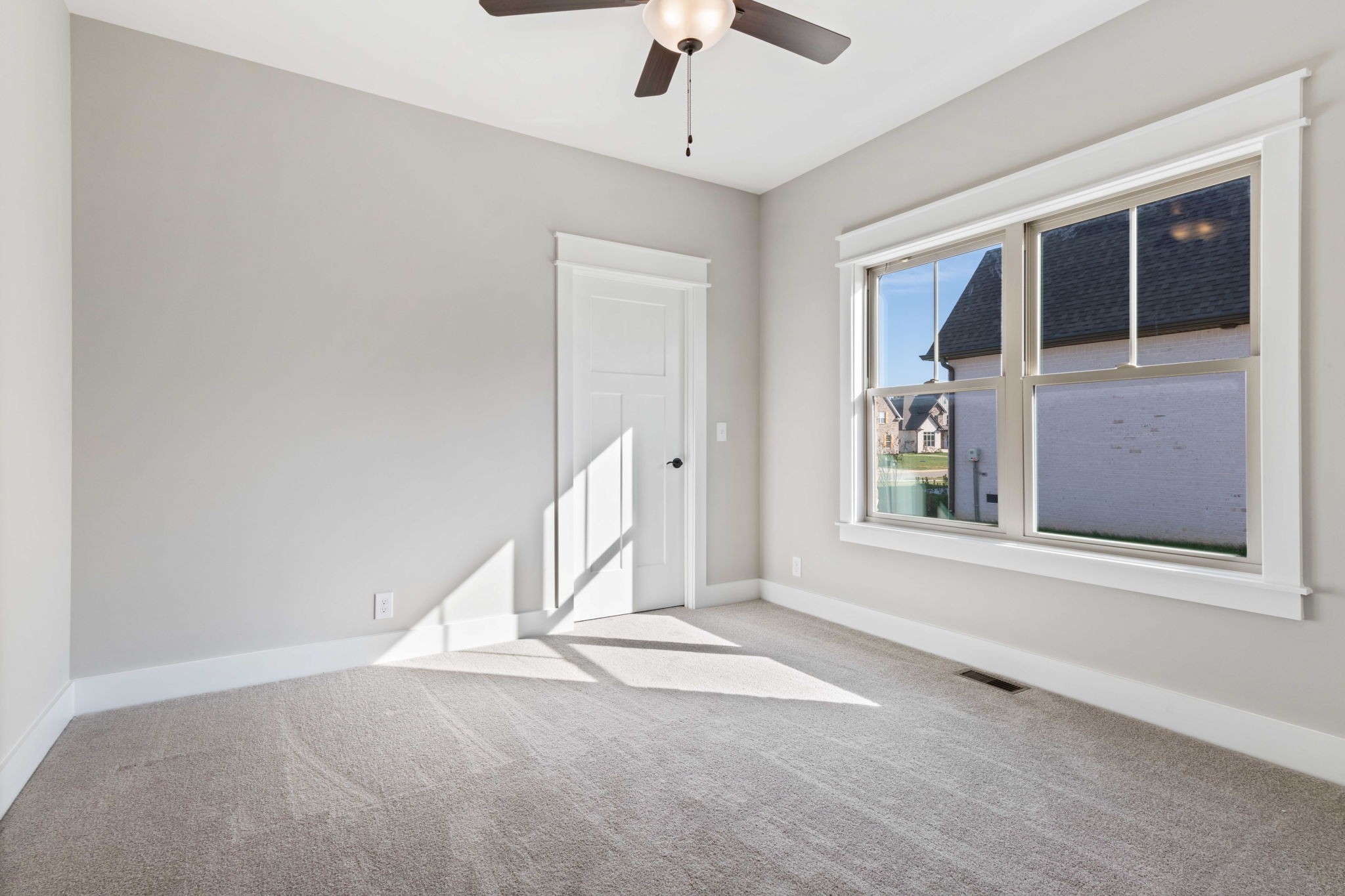 2712 Carousel Dr