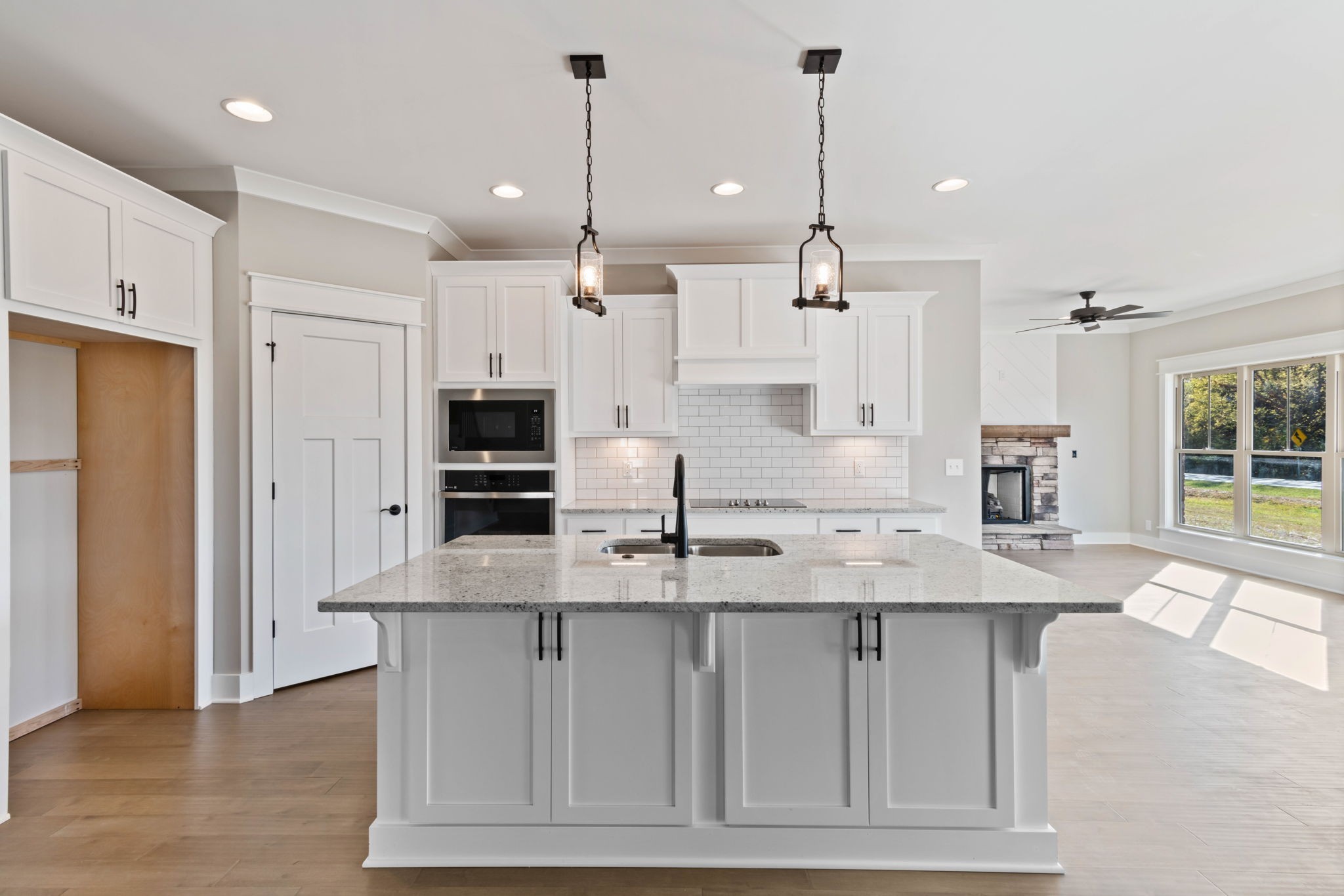 2712 Carousel Dr