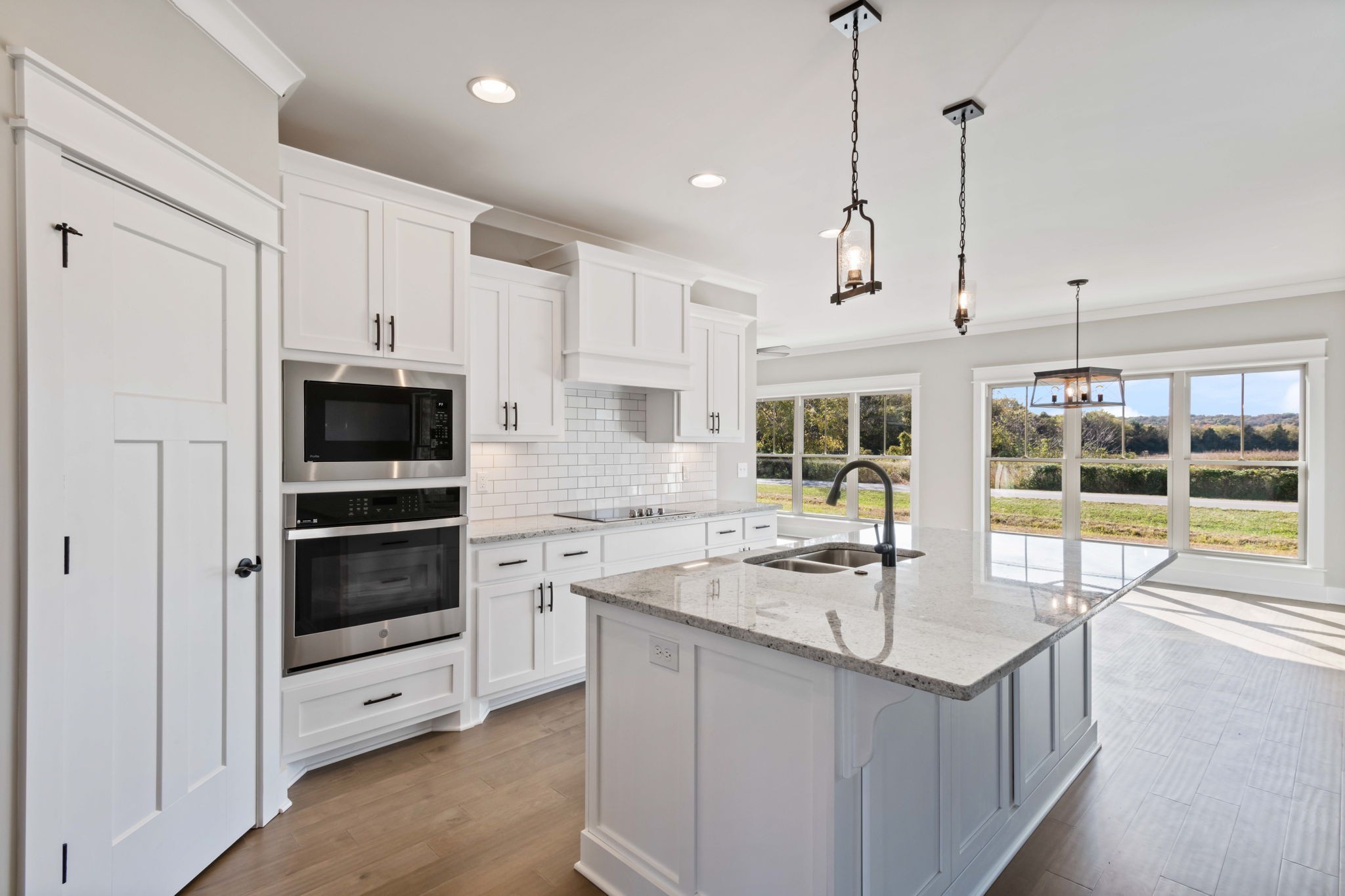 2712 Carousel Dr