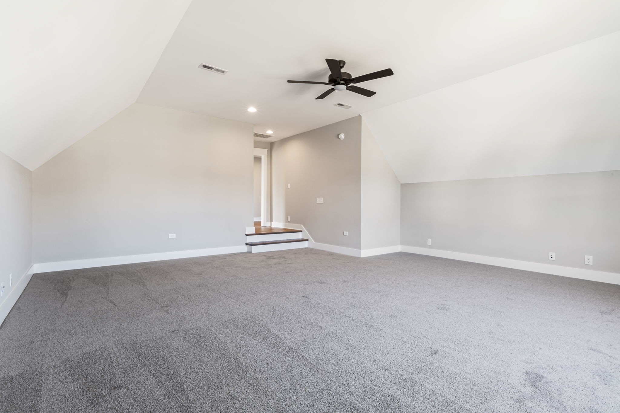2712 Carousel Dr