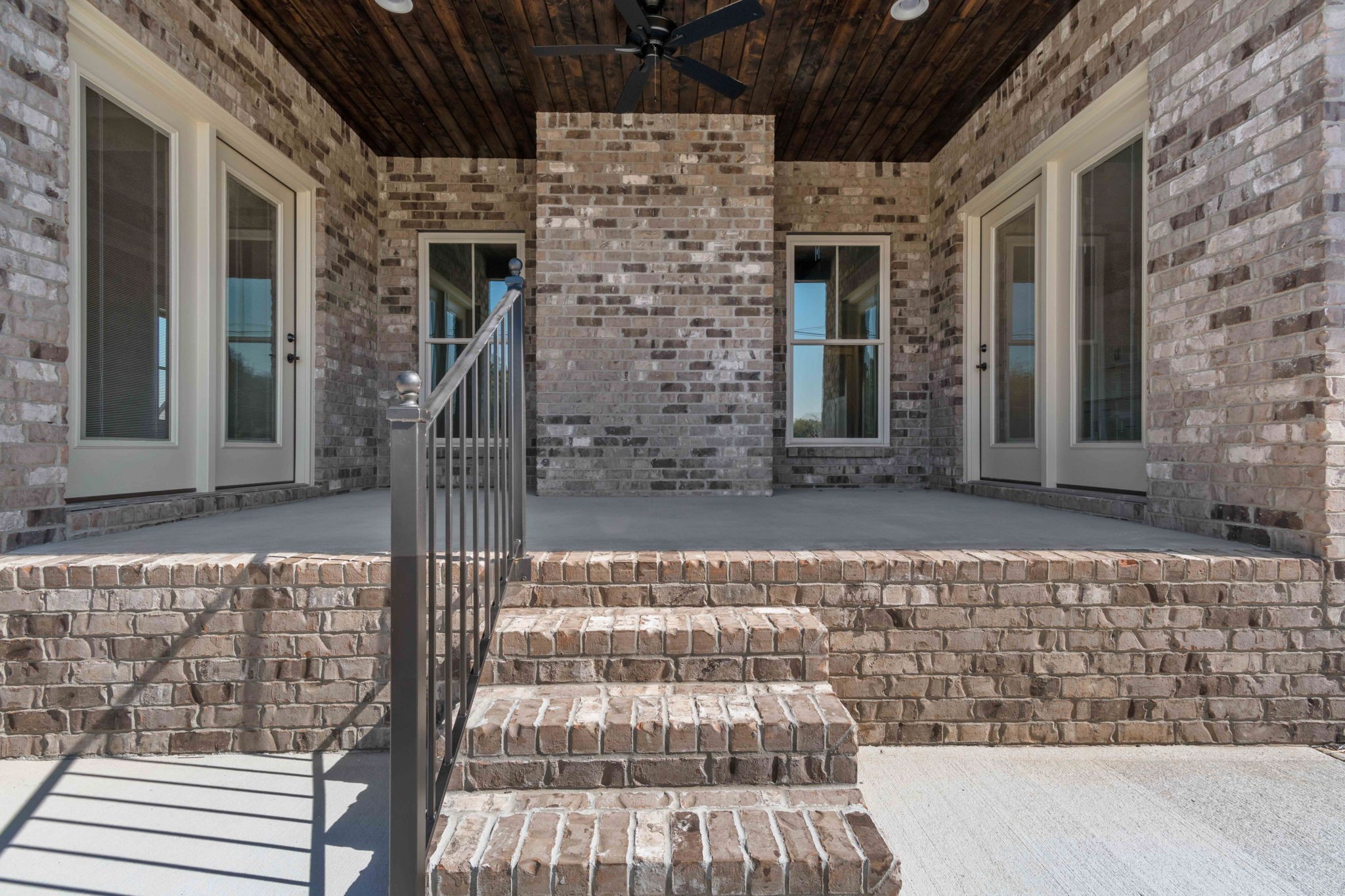 2712 Carousel Dr