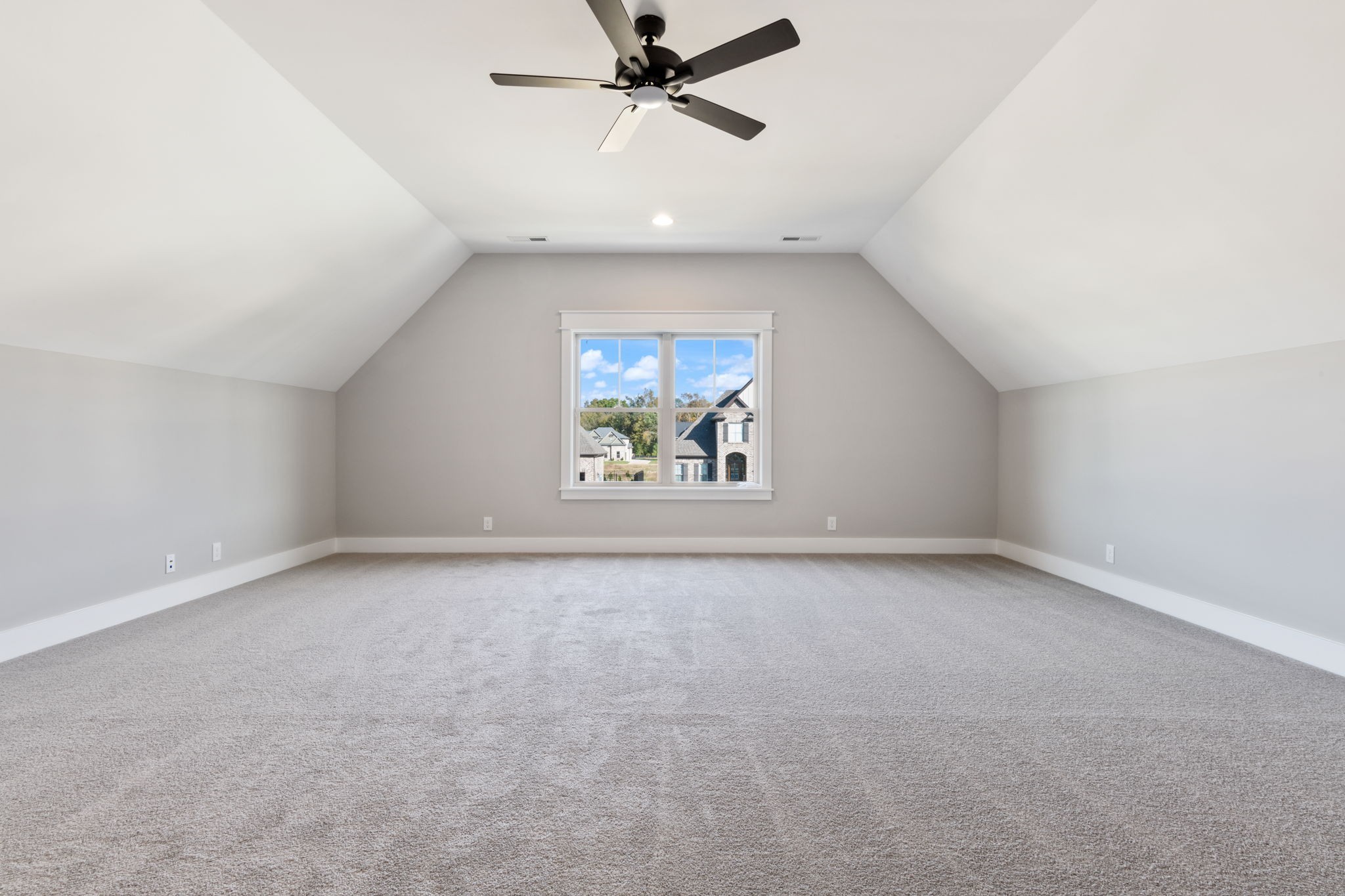 2712 Carousel Dr