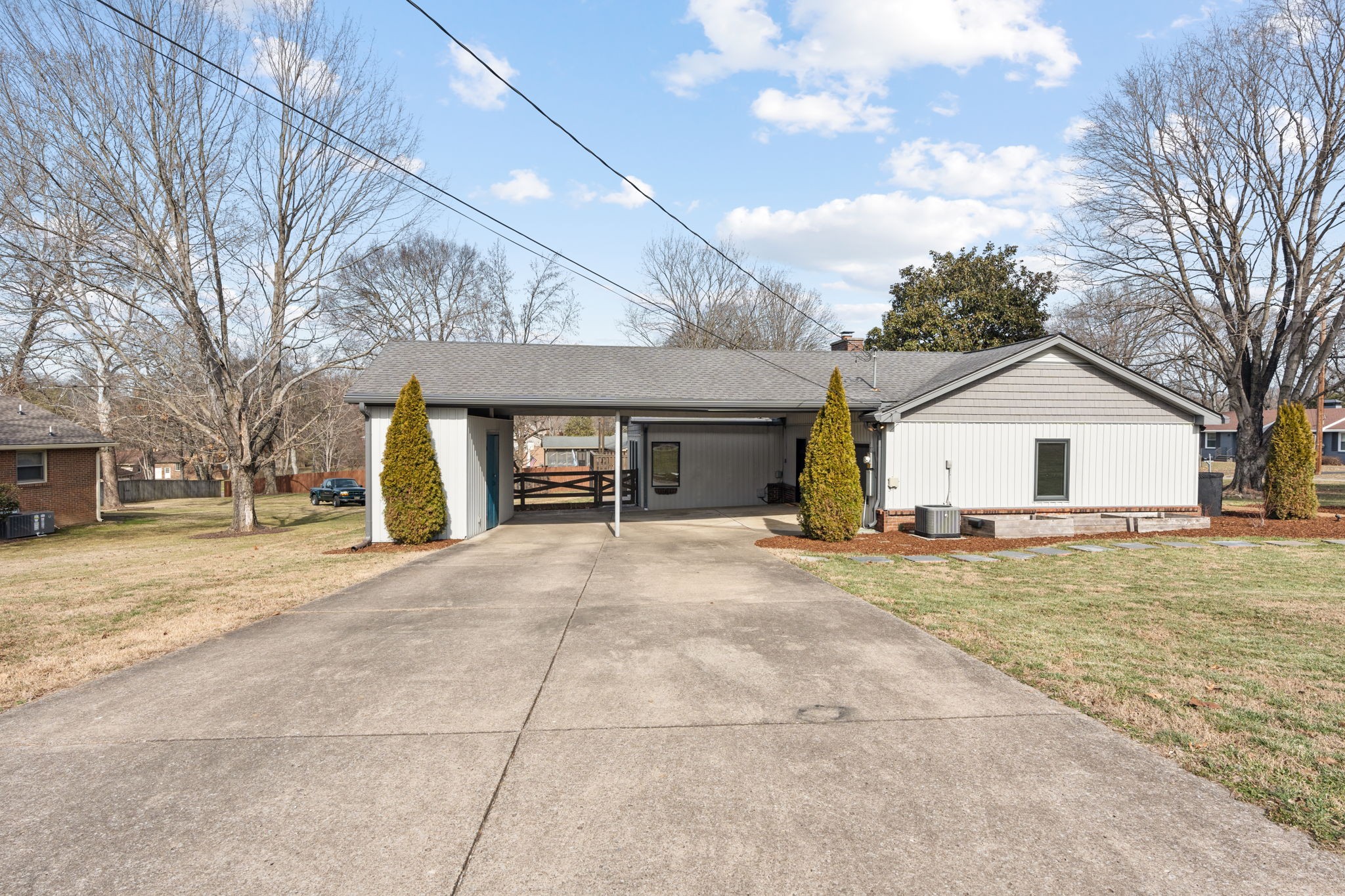 105 Ridge Dr