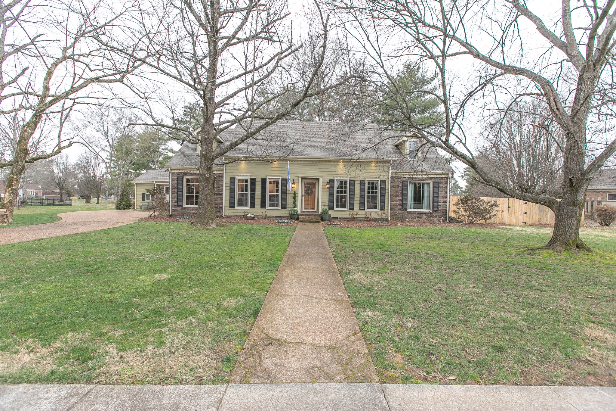 727 Cherokee Ct