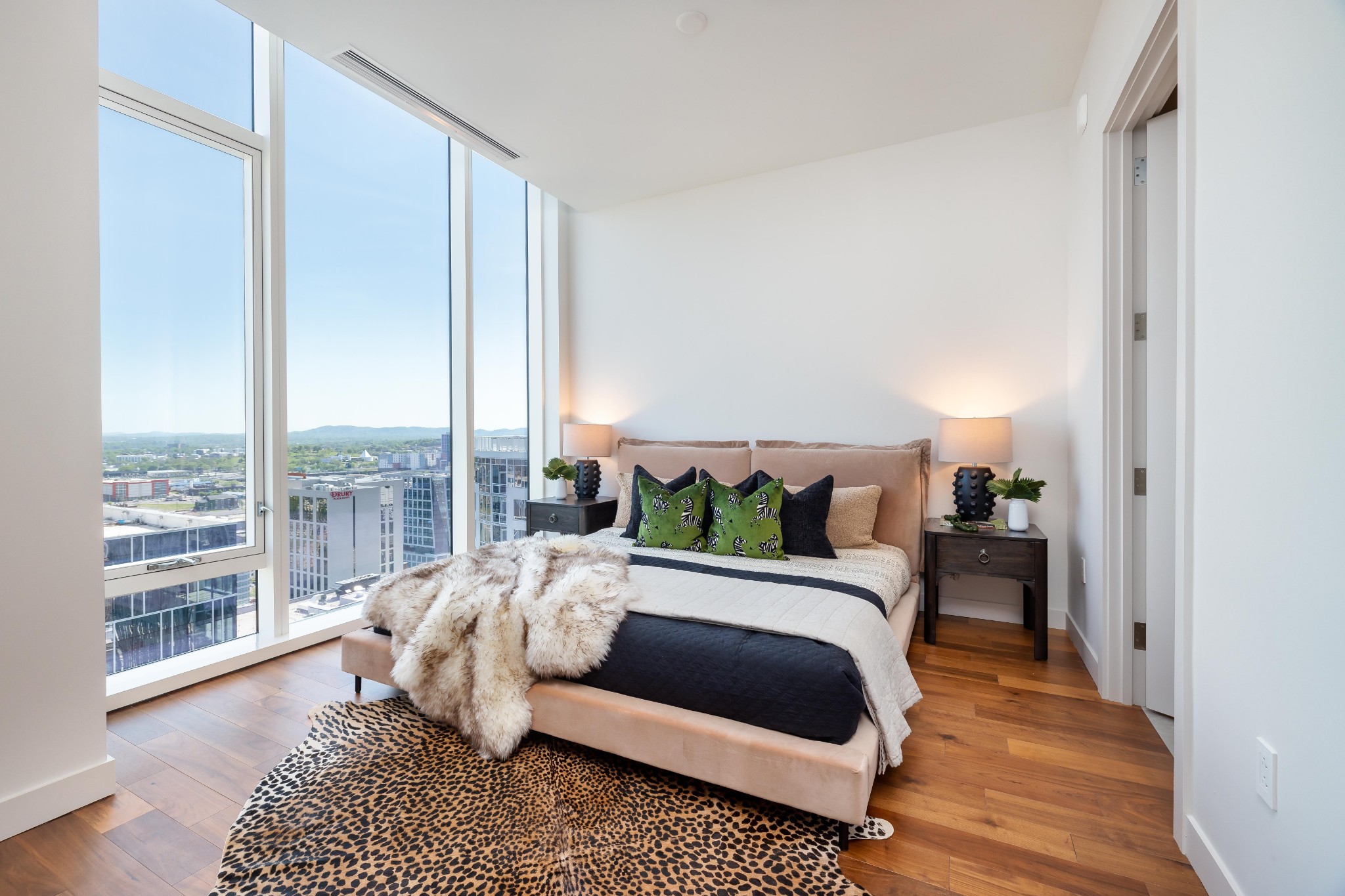 160 2nd Avenue, S Unit: 2604