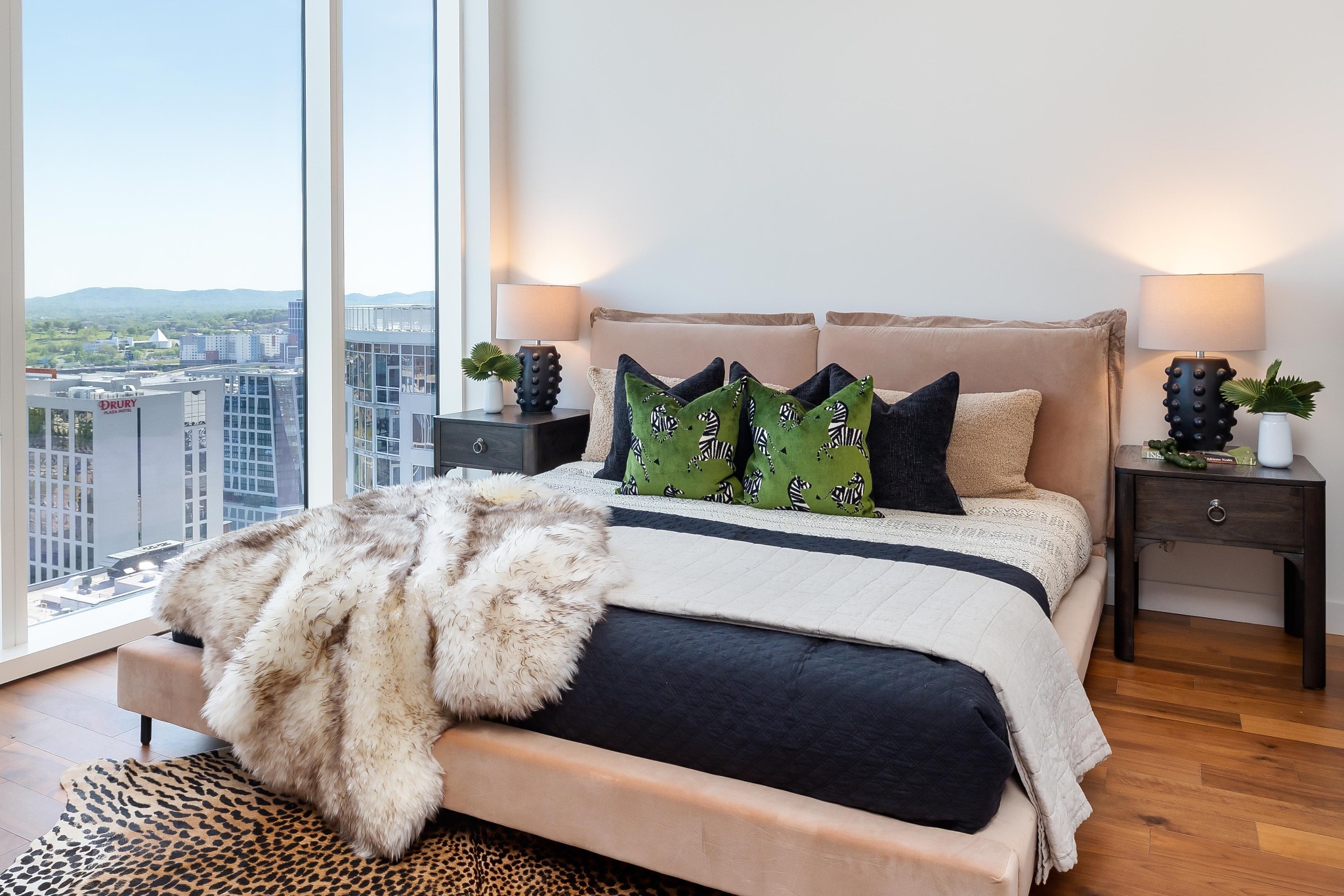 160 2nd Avenue, S Unit: 2604