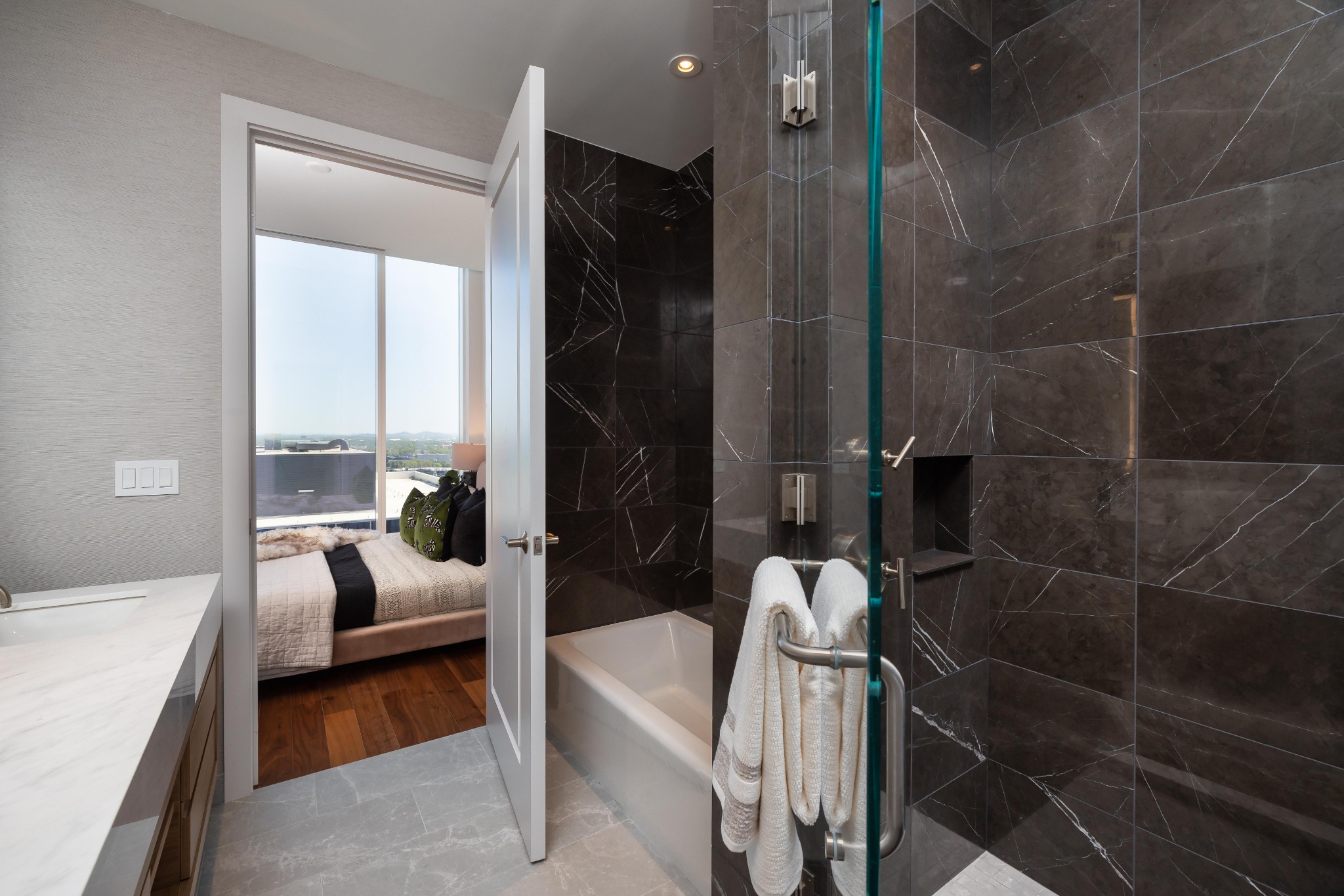 160 2nd Avenue, S Unit: 2604