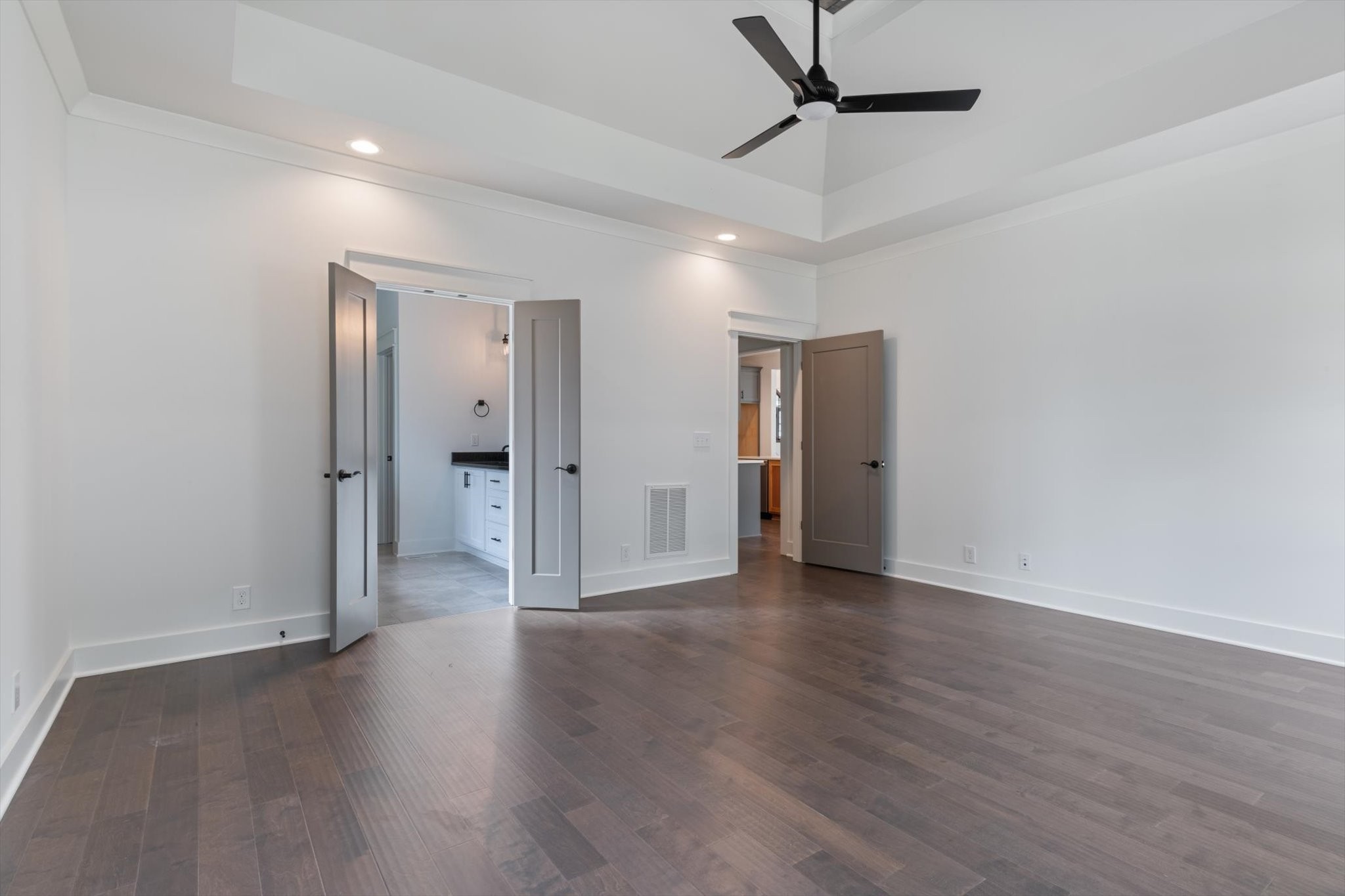 2614 Holly Springs Dr