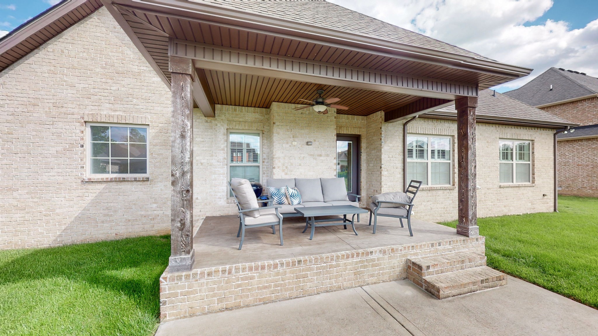 2017 Prestwick Dr