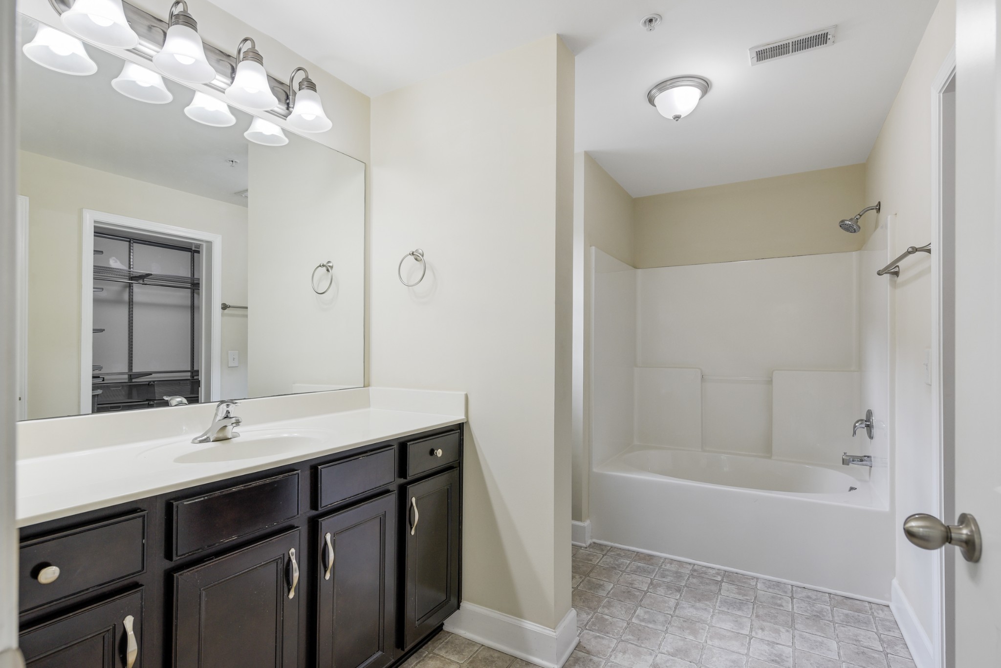 4847 Bevendean Dr Unit: 14