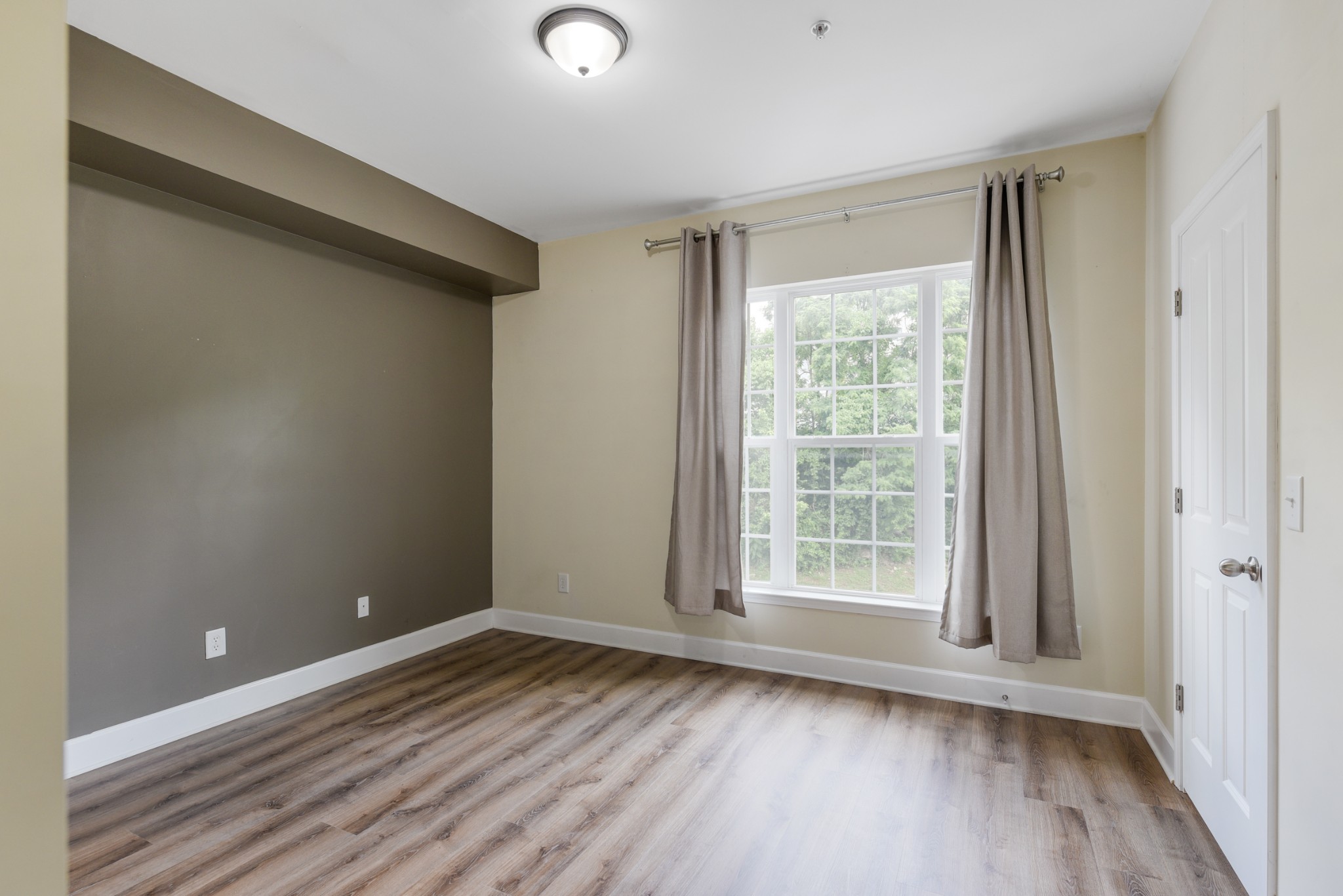 4847 Bevendean Dr Unit: 14