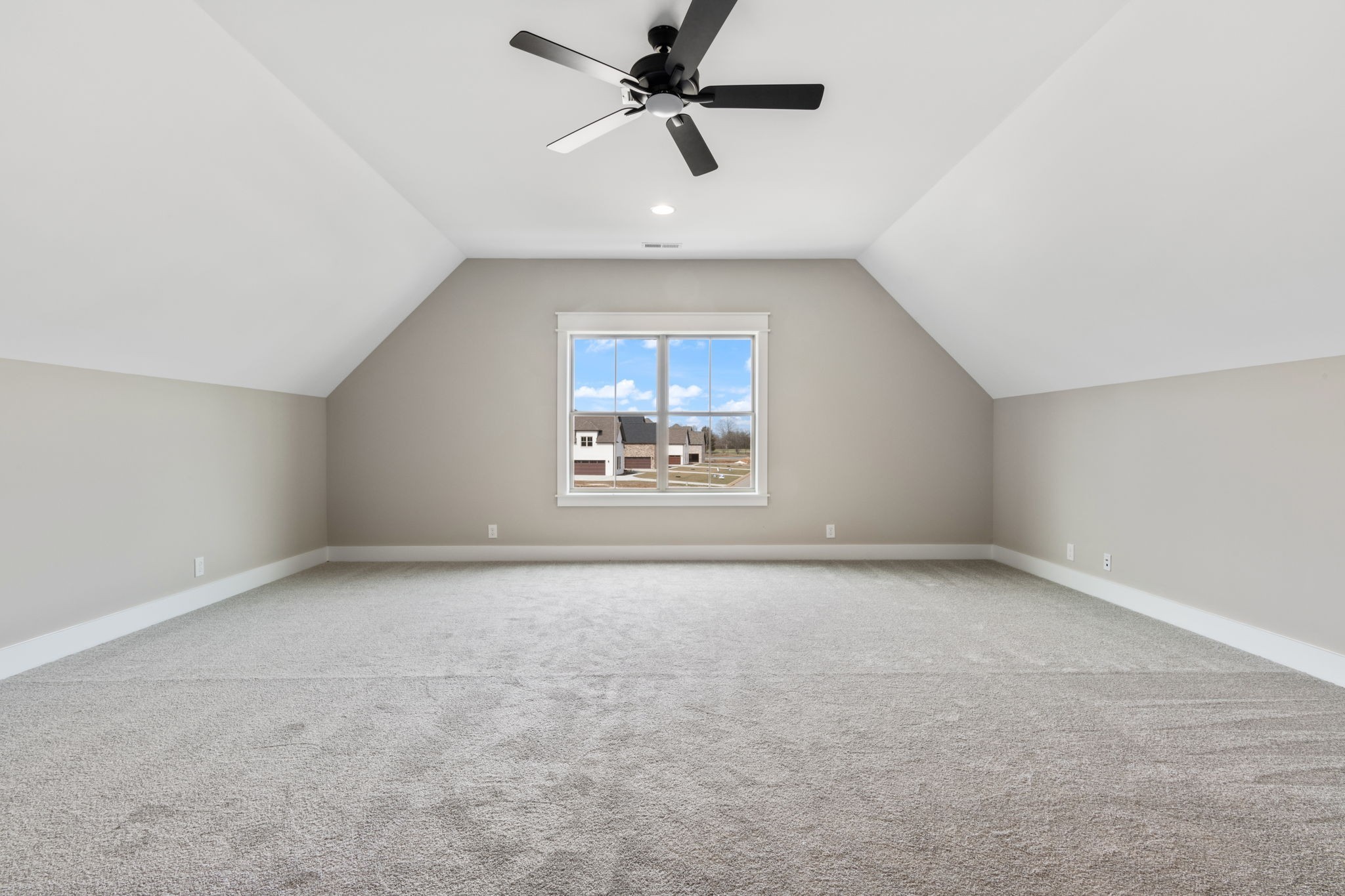 2729 Carousel Dr