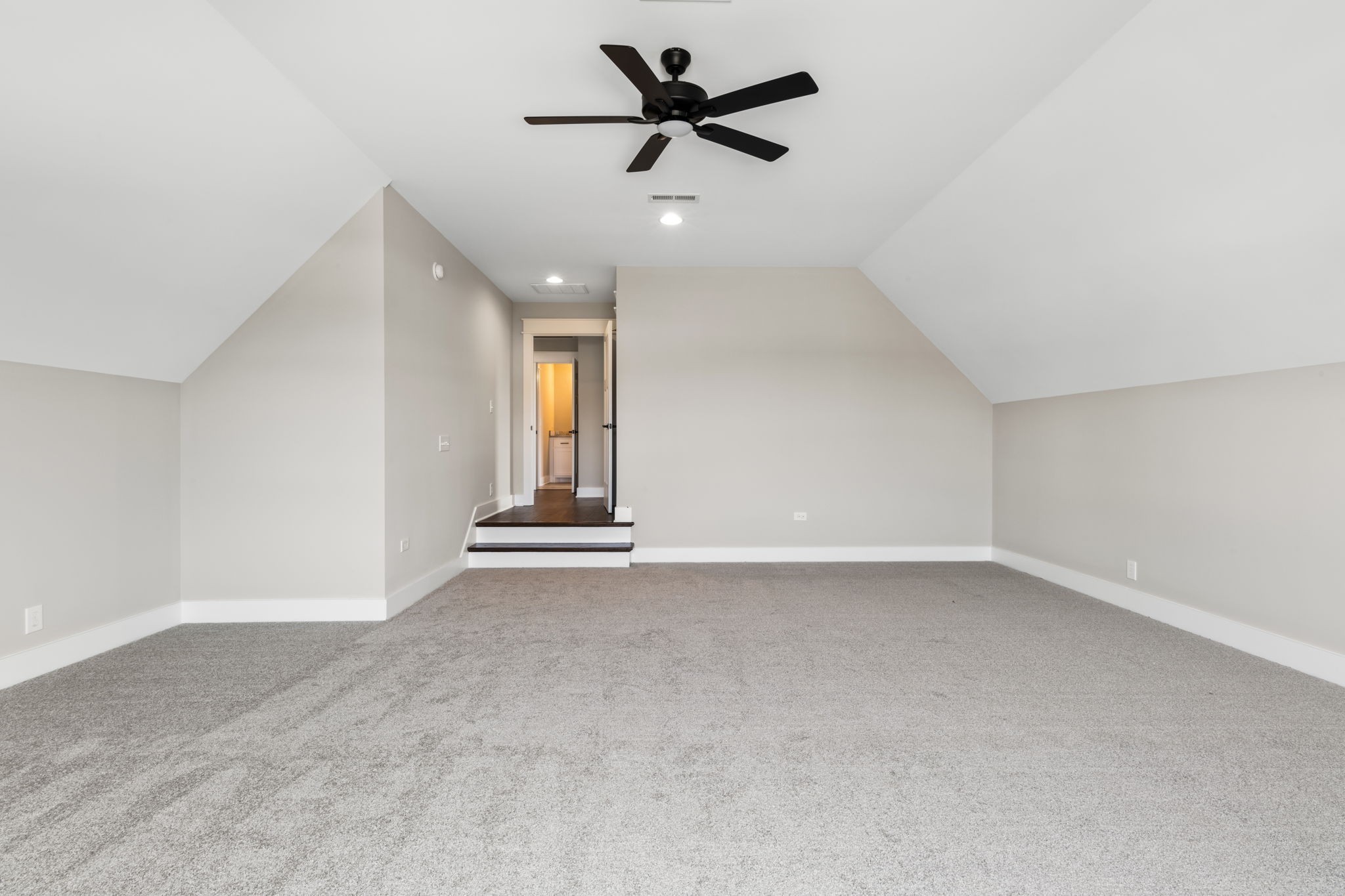2729 Carousel Dr