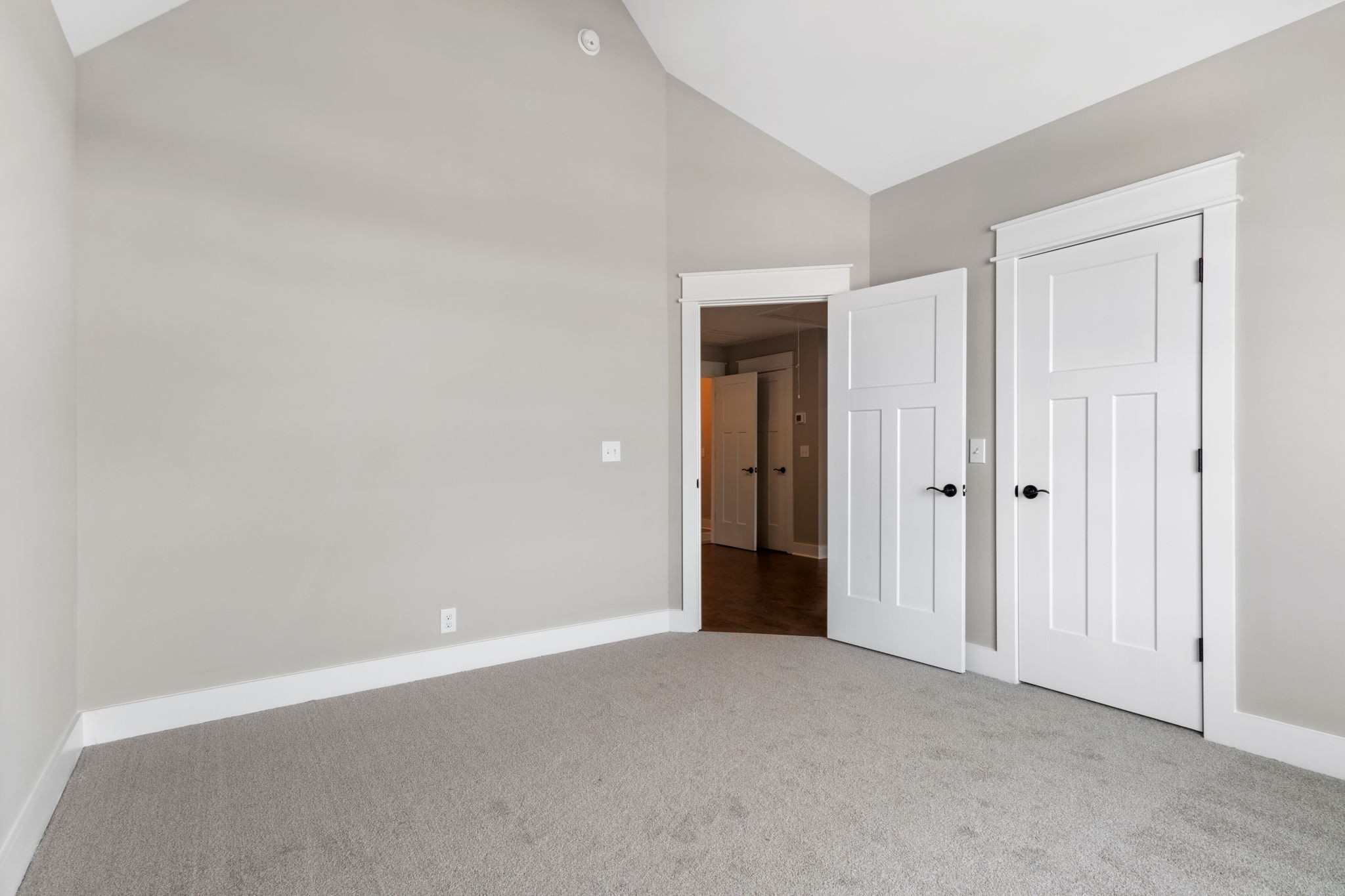 2729 Carousel Dr