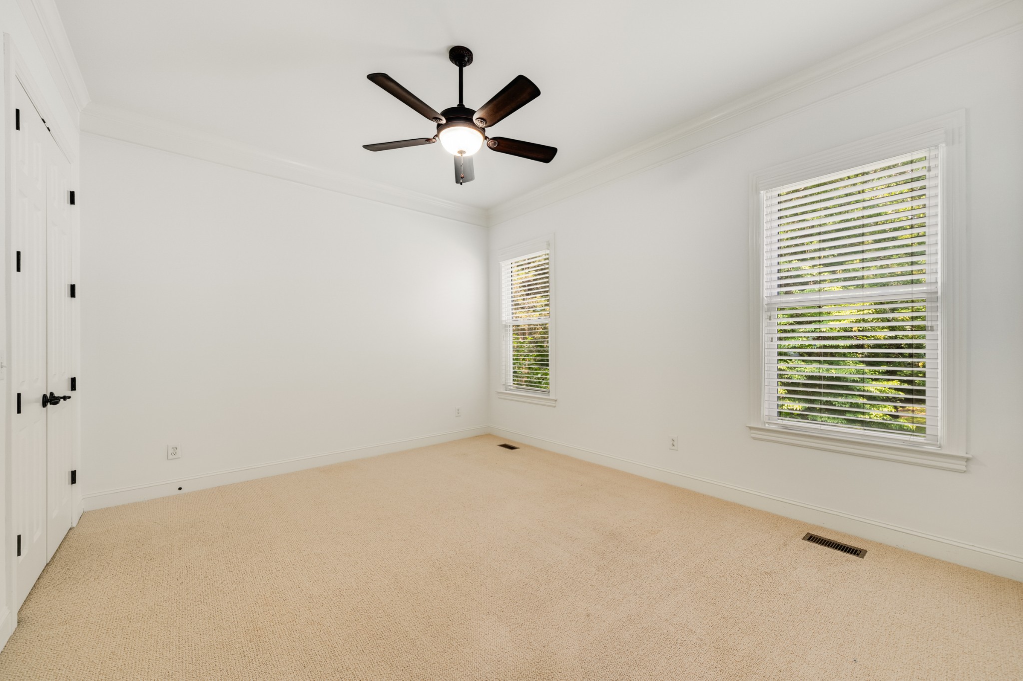 6884 Walnut Hills Dr