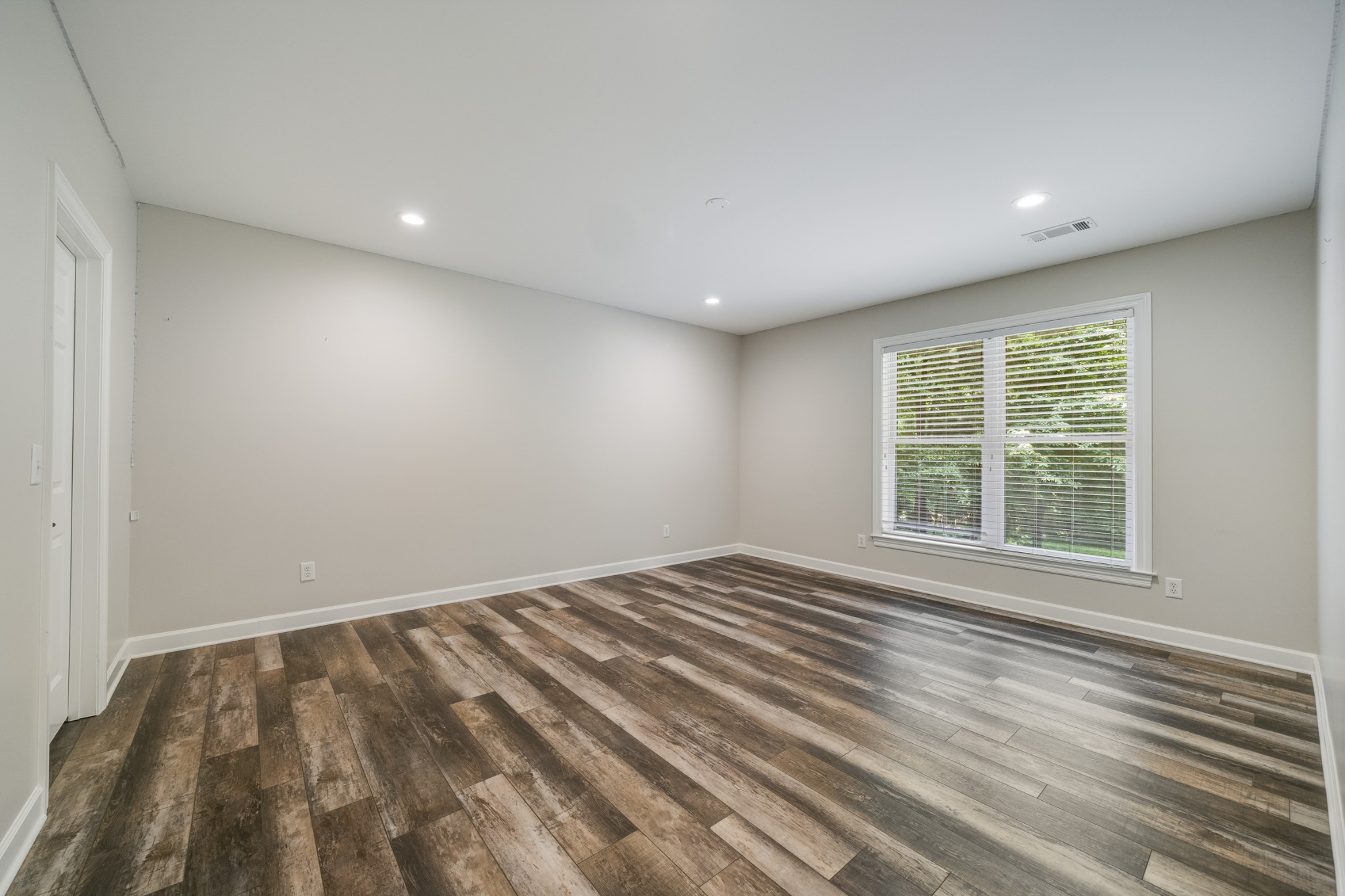 6884 Walnut Hills Dr