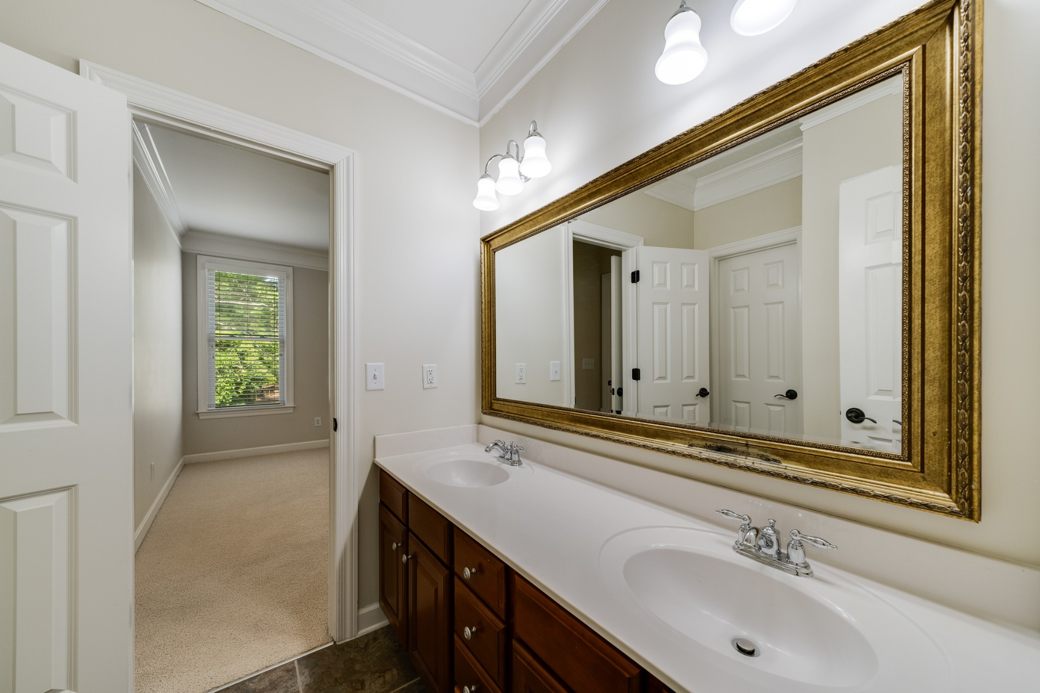 6884 Walnut Hills Dr